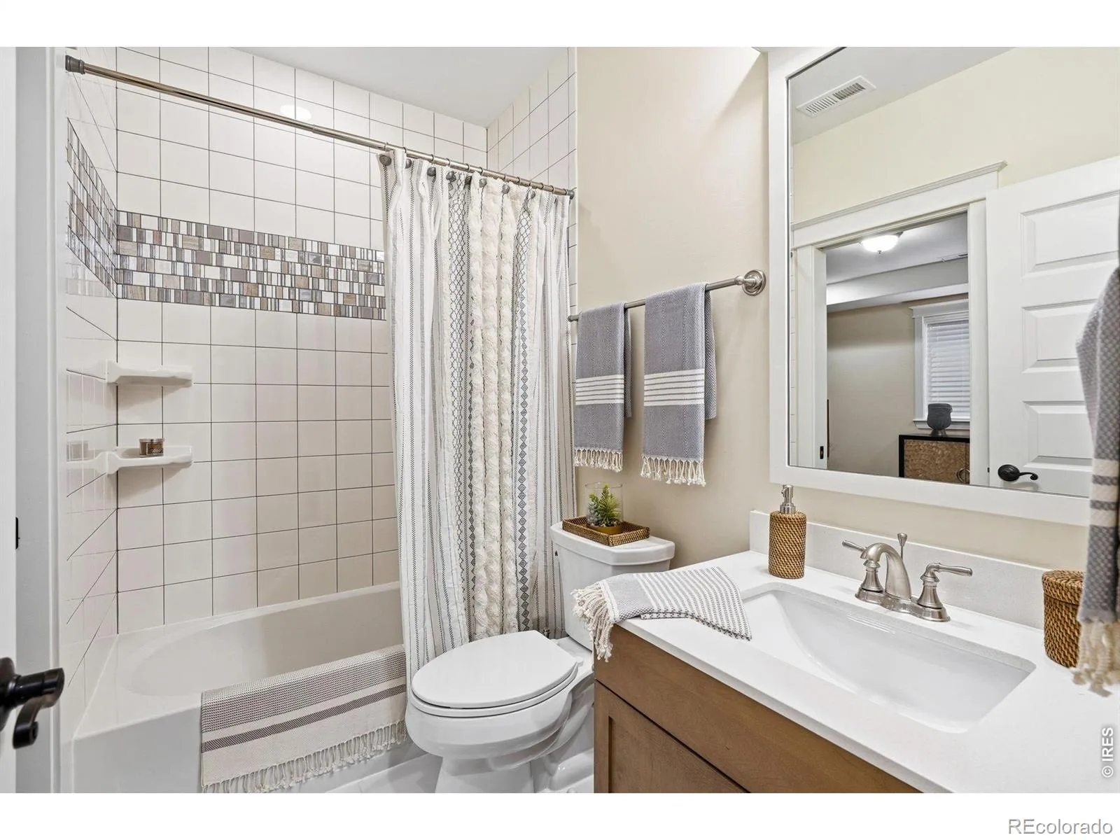 5881 N Beeler Street Denver CO 80238 | MLS #RECIR1065607 08102026002439 1600 32