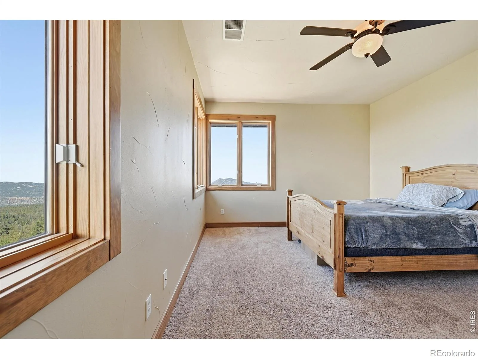 800 Divide View Drive Golden CO 80403 | MLS #RECIR1065612 08122026002753 1600 34