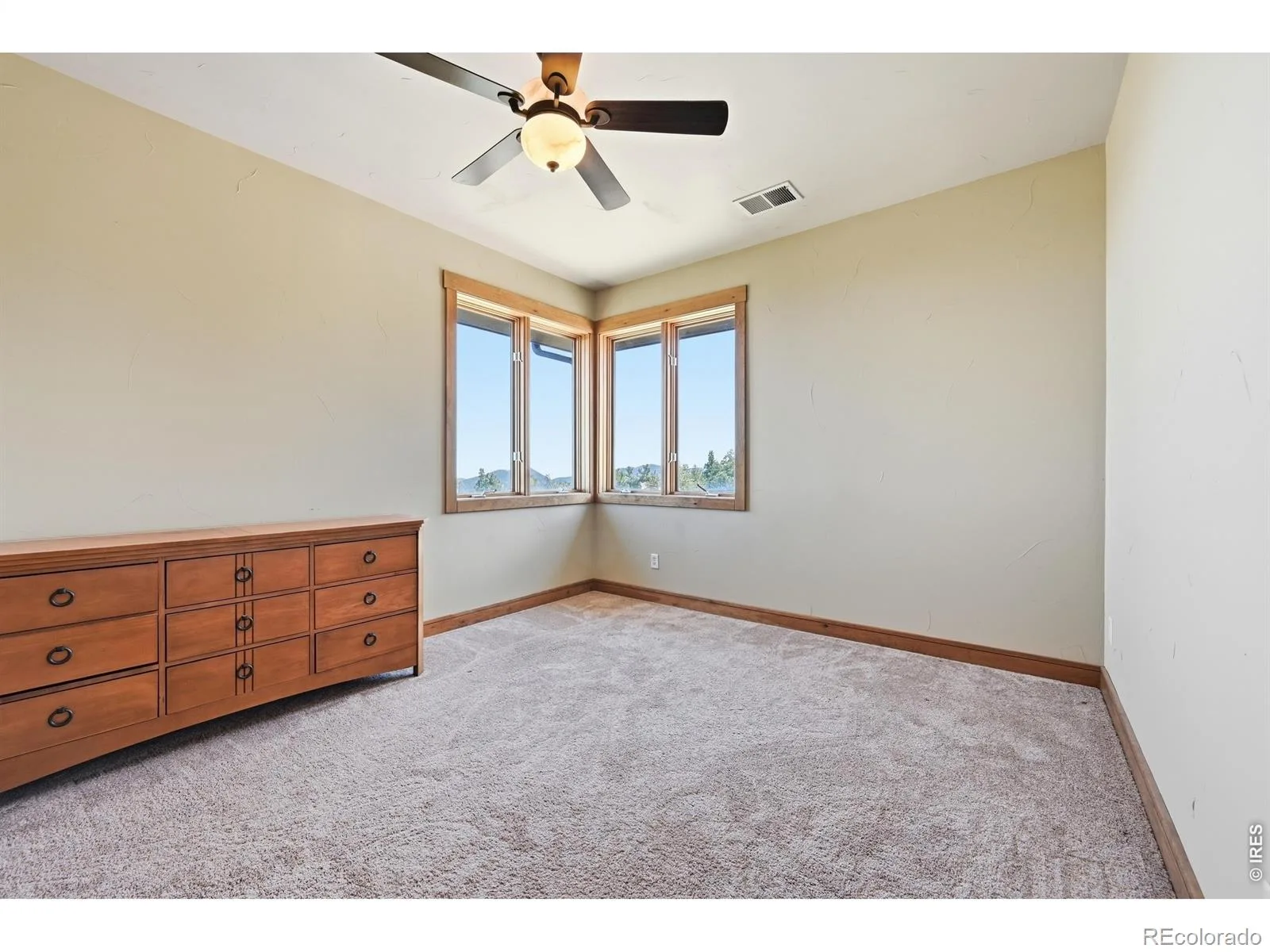 800 Divide View Drive Golden CO 80403 | MLS #RECIR1065612 08122026002753 1600 36