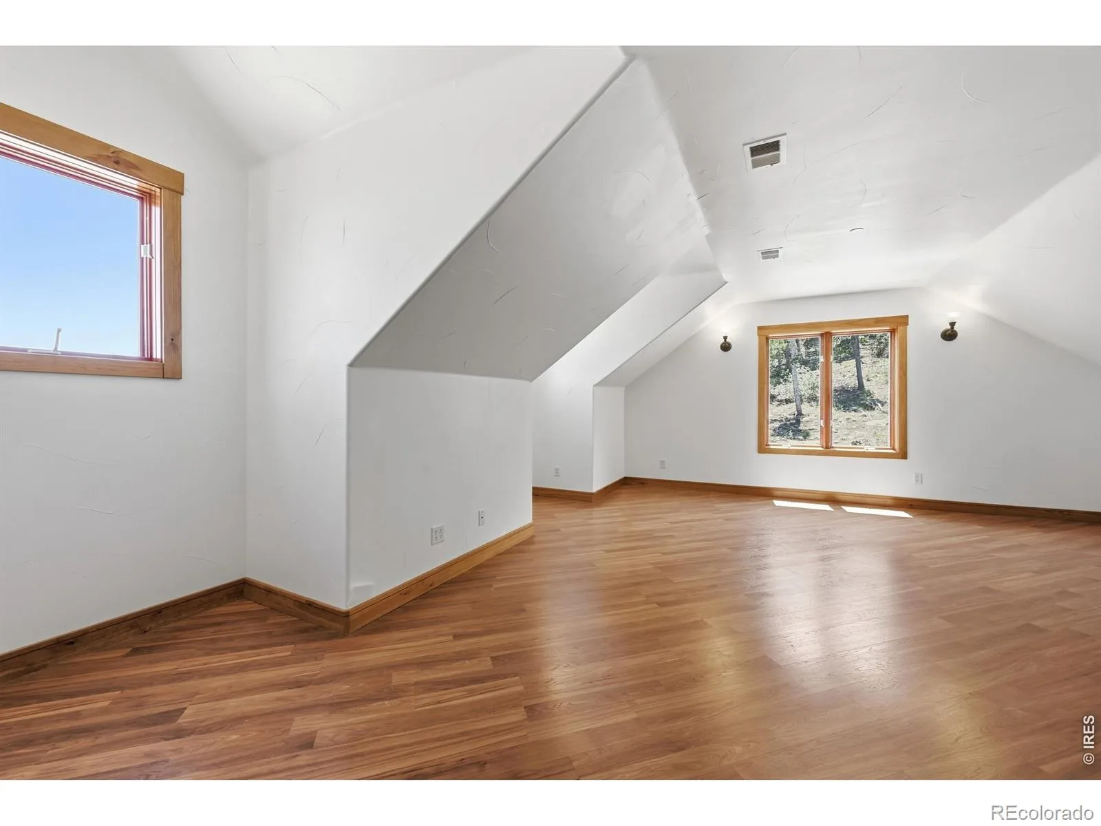 800 Divide View Drive Golden CO 80403 | MLS #RECIR1065612 08122026002753 1600 39