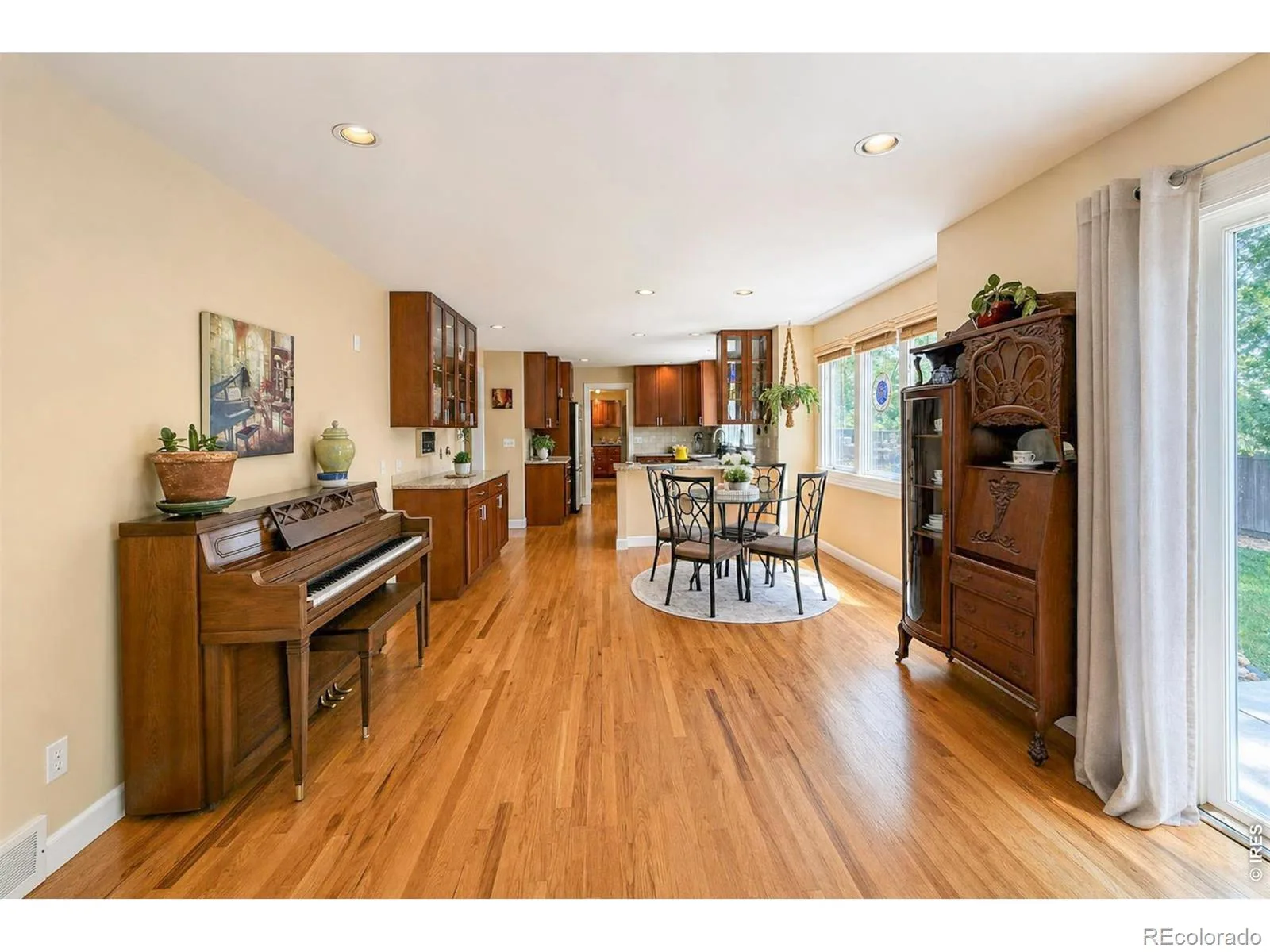 08202026000416 1600 10