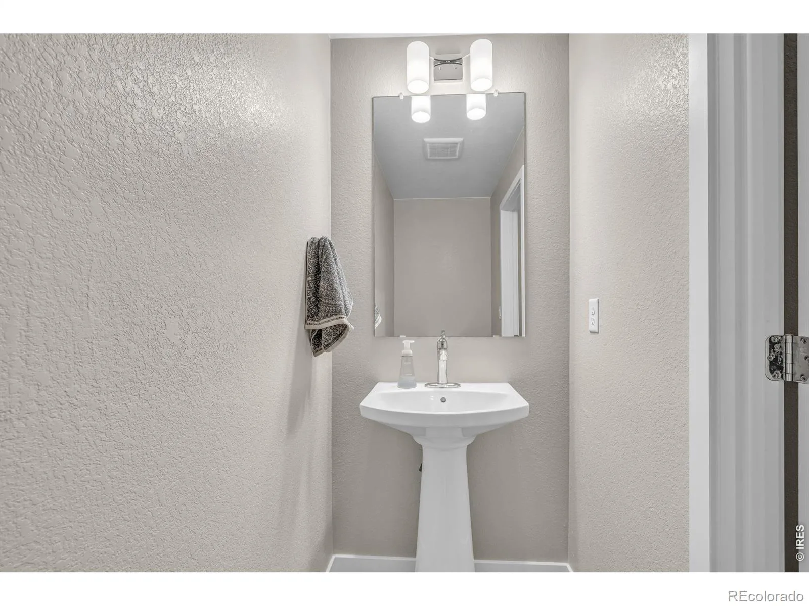 9074 Moondance Drive Littleton CO 80125 | MLS #RECIR1065833 08062026033507 1600 13