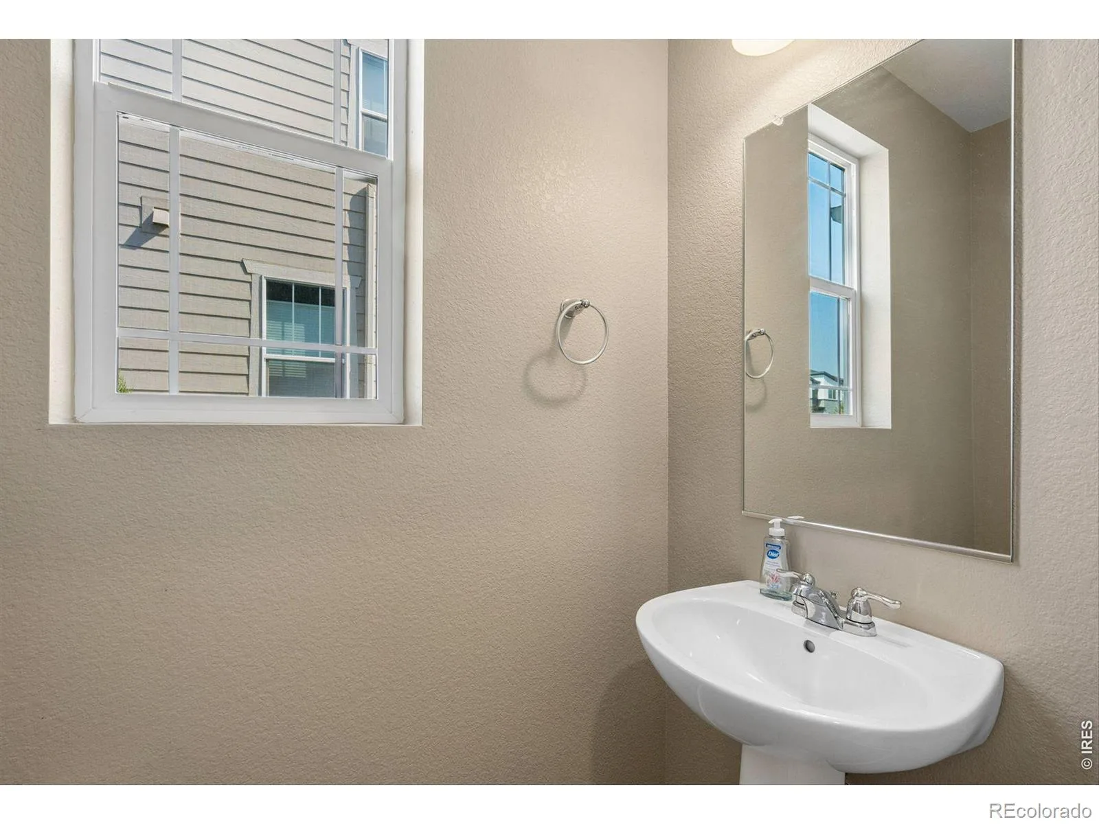 2478 Winding Drive Longmont CO 80504 | MLS #RECIR1066087 08142026004948 1600 11