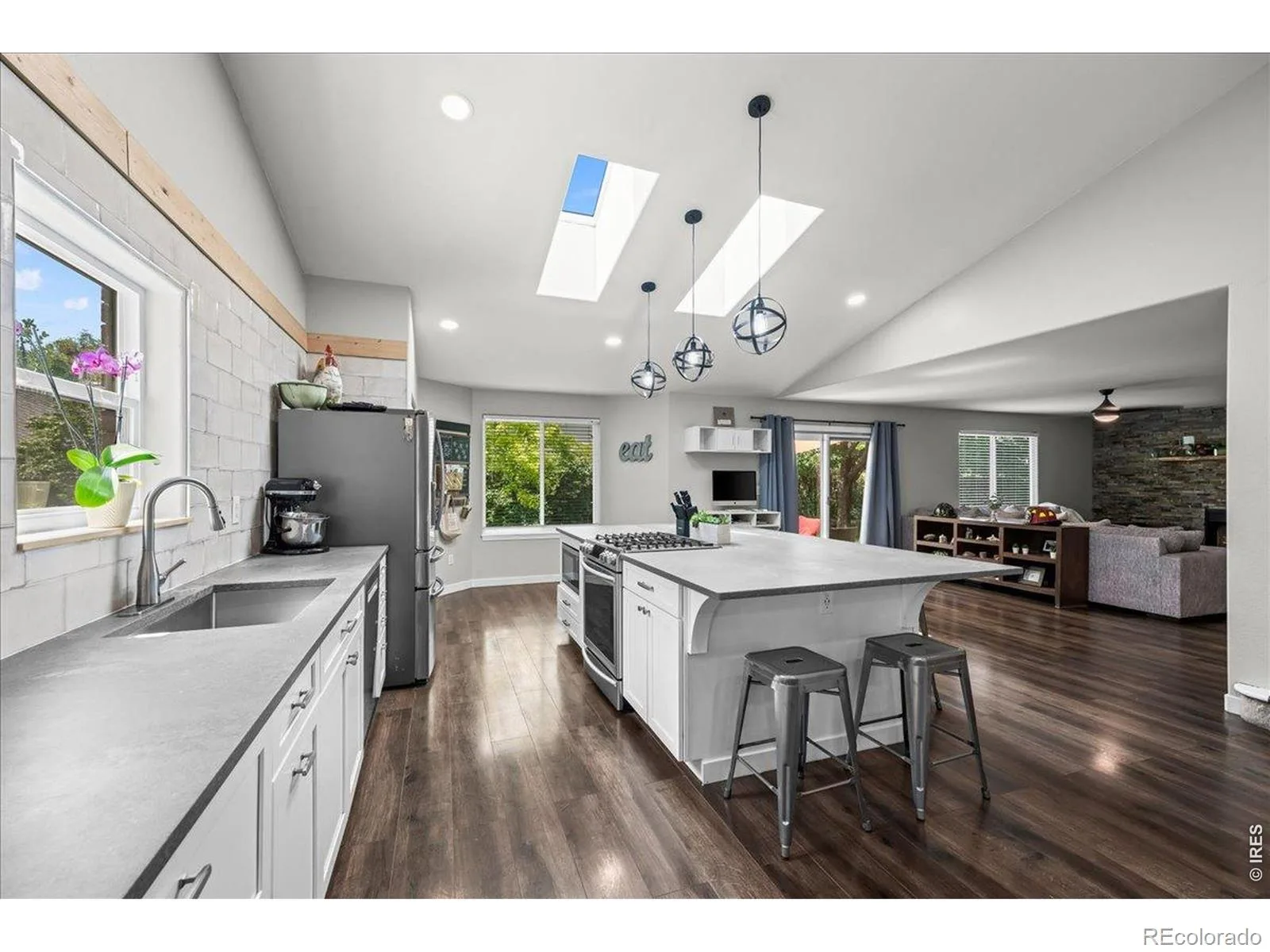 2431 Maplewood E Circle Longmont CO 80503 | MLS #RECIR1066104 08192026210813 1600 5