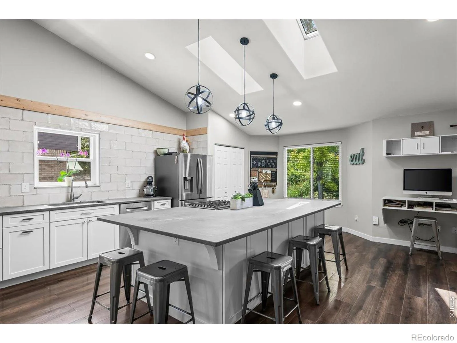 2431 Maplewood E Circle Longmont CO 80503 | MLS #RECIR1066104 08192026210813 1600 7