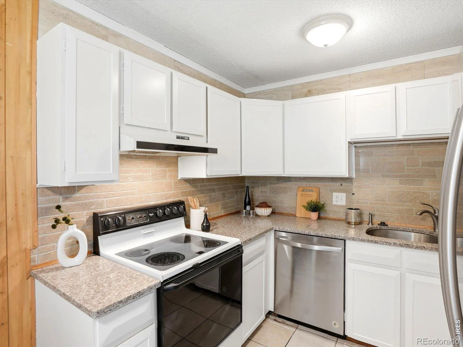 2120 S Vaughn Way #206F Aurora CO 80014 | MLS #RECIR1066146 08102026210246 1600 3