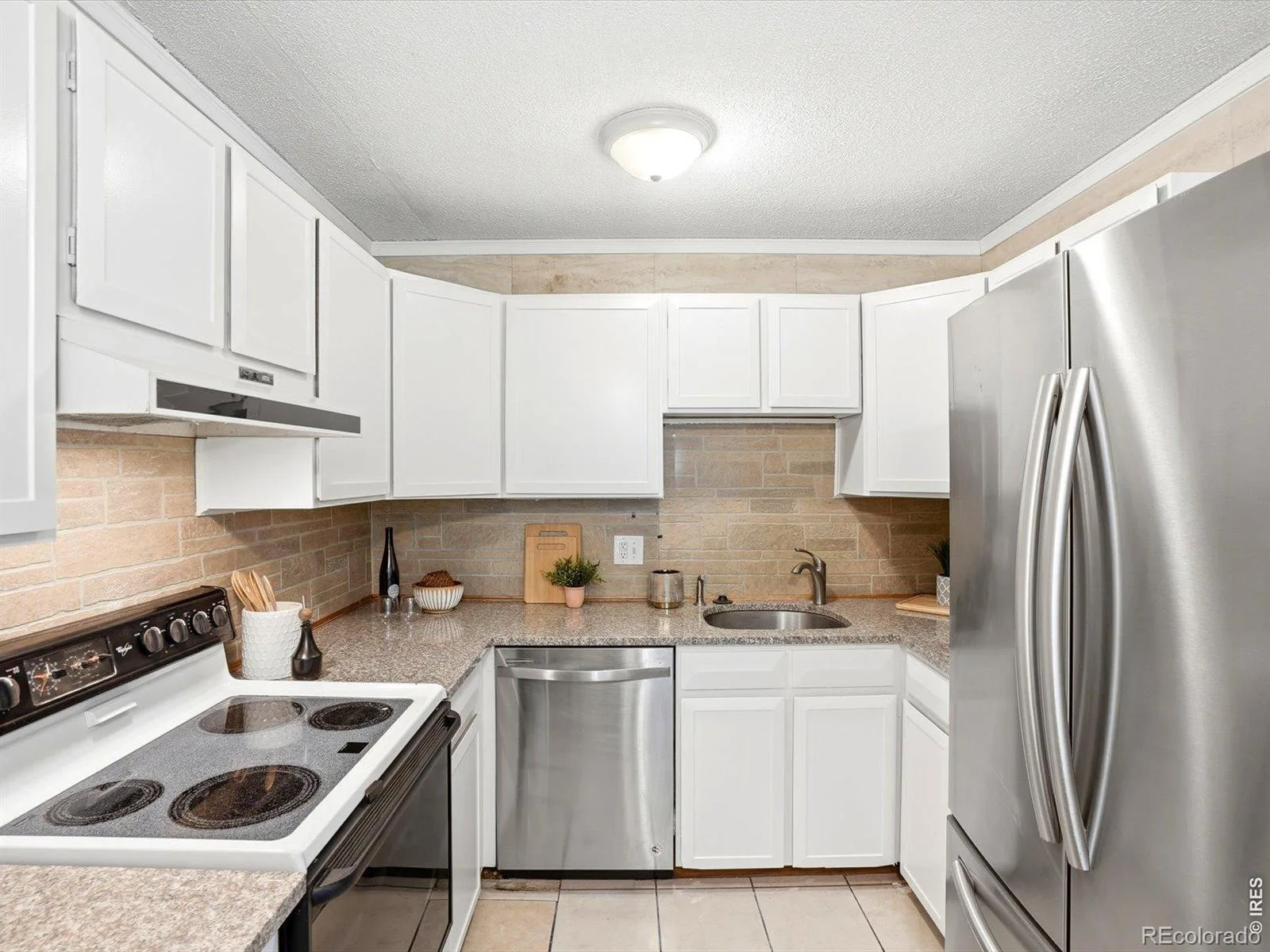 2120 S Vaughn Way #206F Aurora CO 80014 | MLS #RECIR1066146 08102026210246 1600 5