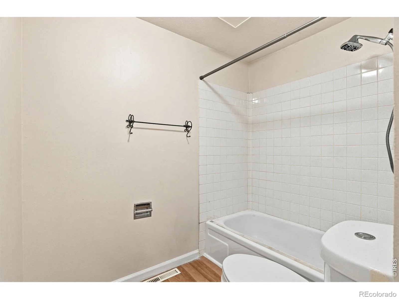 942 Granite Court Longmont CO 80504 | MLS #RECIR1066608 08192026163741 1600 27