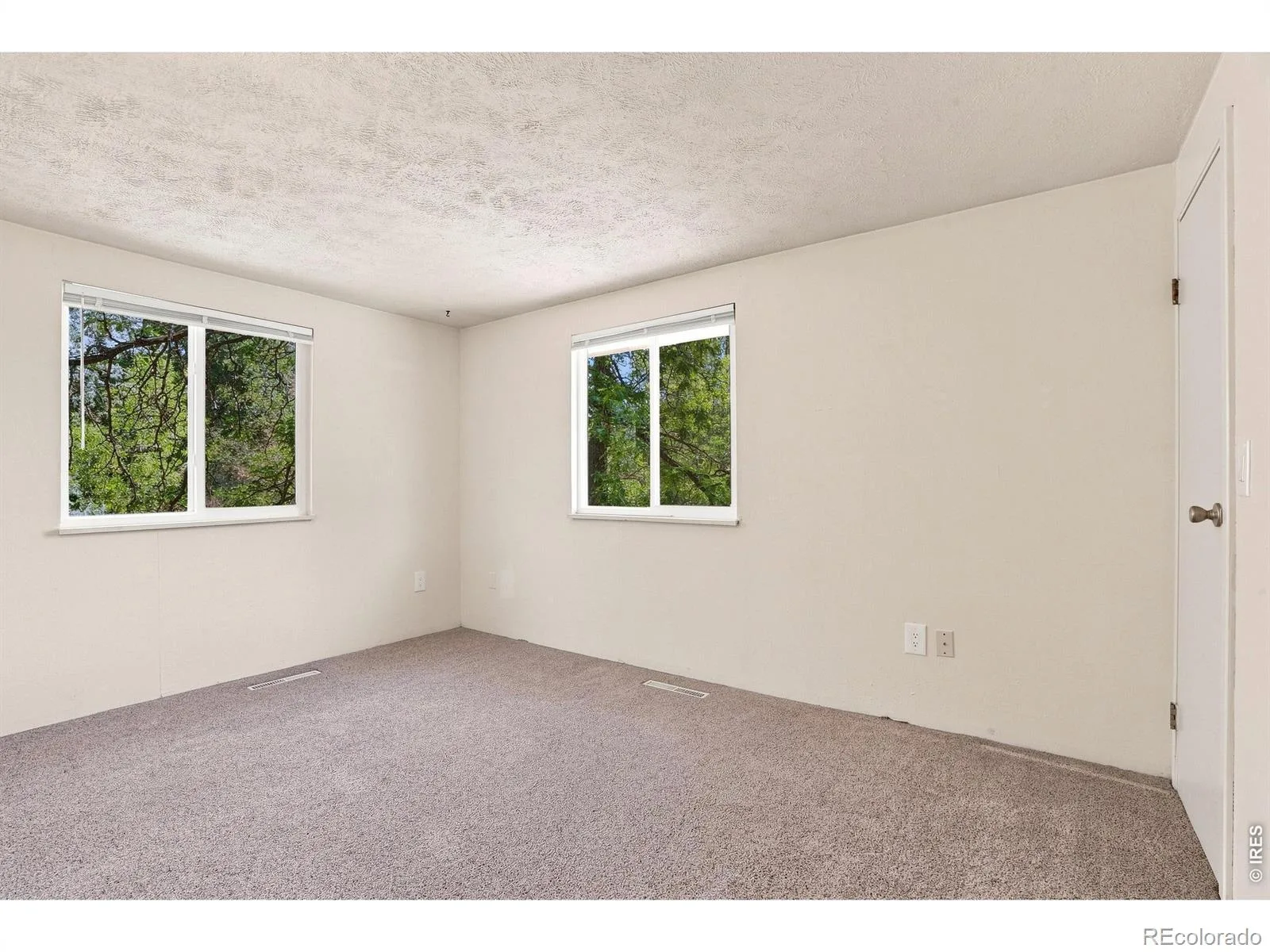 942 Granite Court Longmont CO 80504 | MLS #RECIR1066608 08192026163741 1600 29