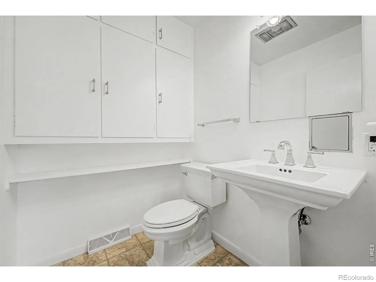 2555 Queen Street Lakewood CO 80215 | MLS #RECIR1066850 08202026180833 1600 18