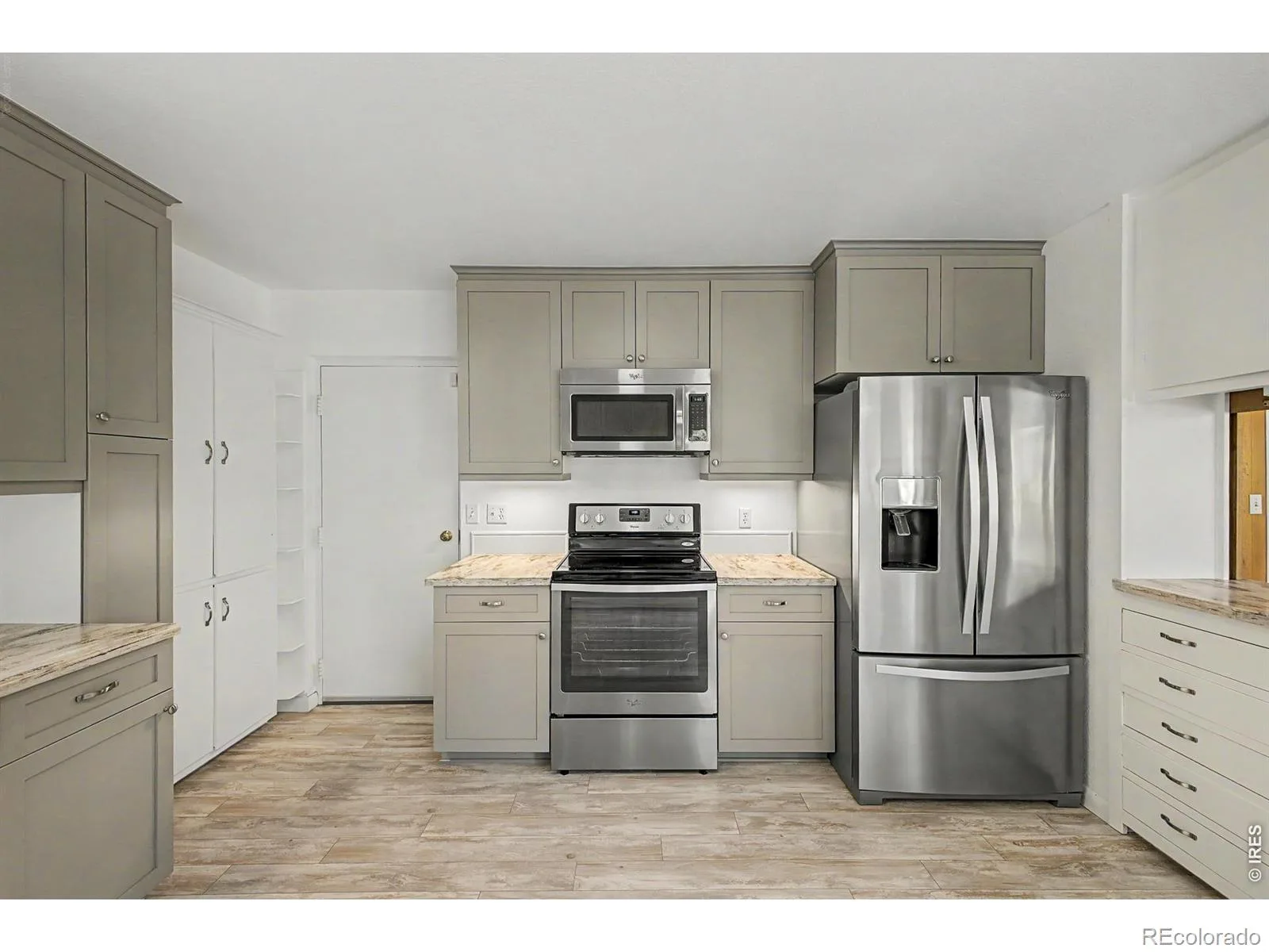 2555 Queen Street Lakewood CO 80215 | MLS #RECIR1066850 08202026180833 1600 8