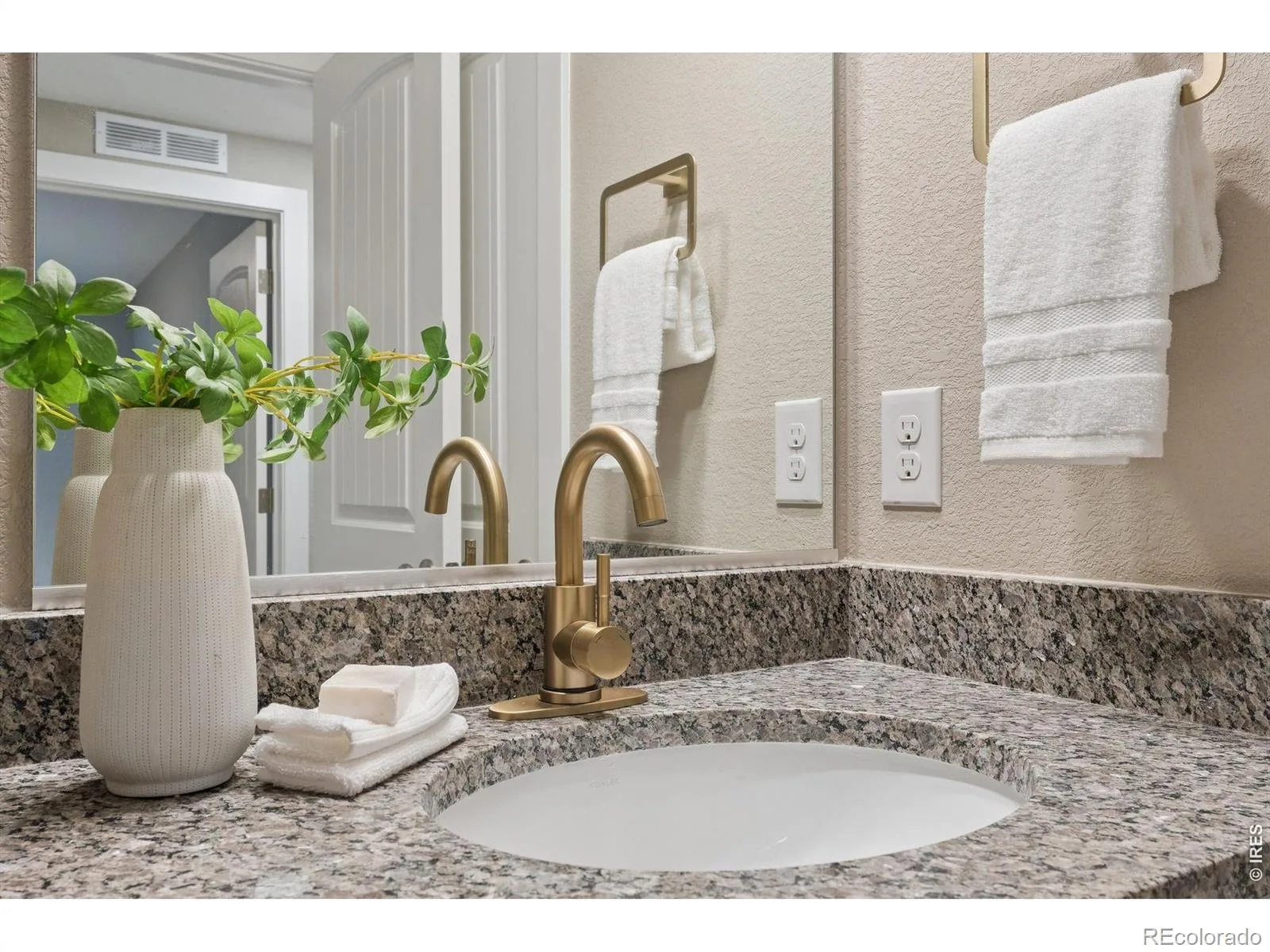 2029 Sicily Circle Longmont CO 80503 | MLS #RECIR1066958 08232026224637 1600 25