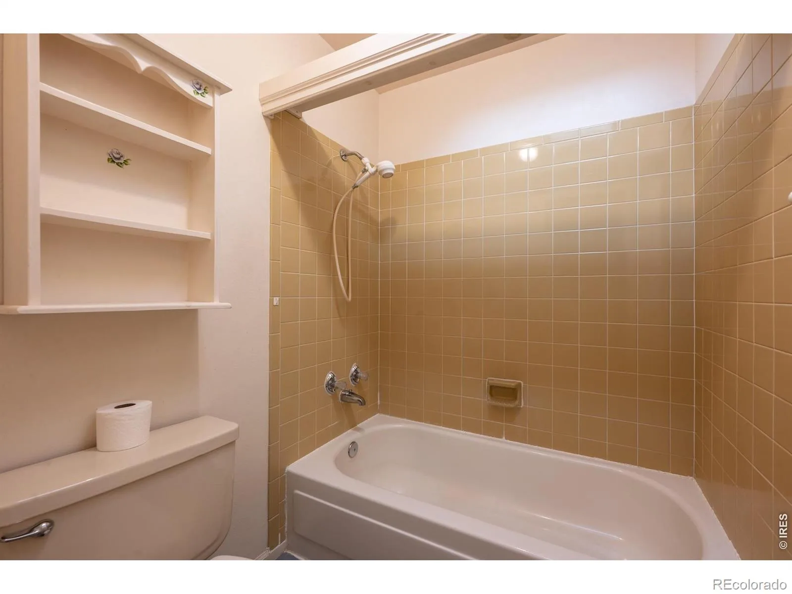 2927 Lakeshore Drive Longmont CO 80503 | MLS #RECIR1066964 08212026162646 1600 28