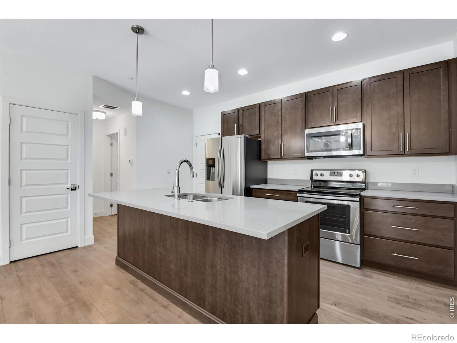19570 E Sunset Circle Aurora CO 80015 | MLS #RECIR1067061 08222026202628 1600 13
