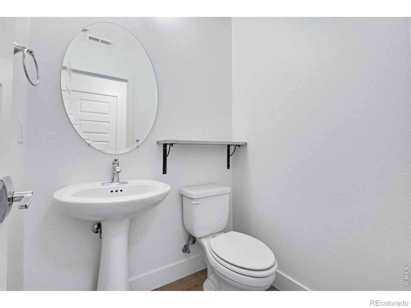 19570 E Sunset Circle Aurora CO 80015 | MLS #RECIR1067061 08222026202628 1600 19