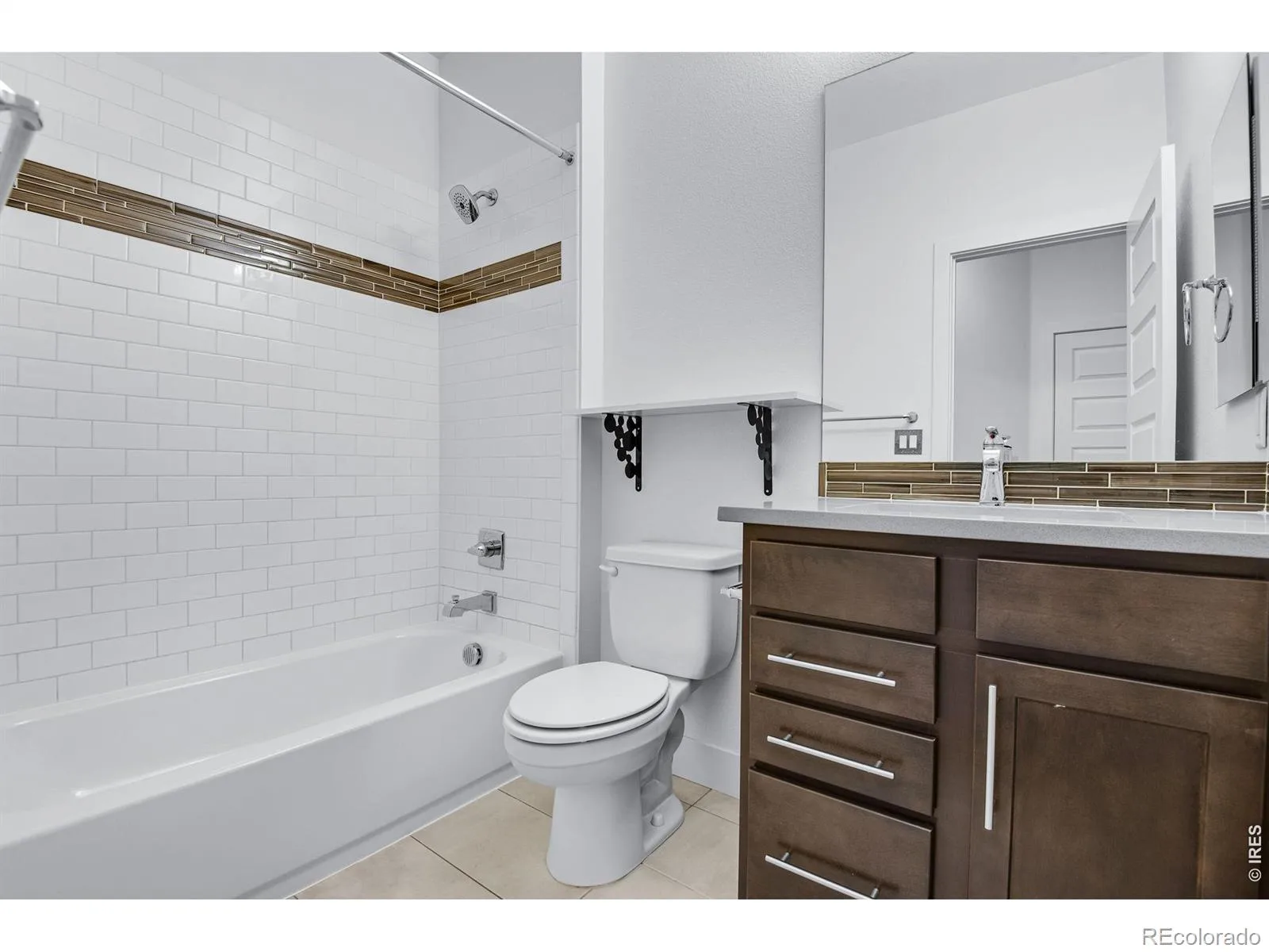 19570 E Sunset Circle Aurora CO 80015 | MLS #RECIR1067061 08222026202628 1600 25