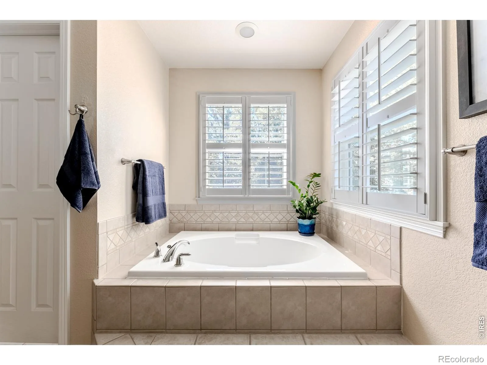 5706 Aspen Creek Drive Broomfield CO 80020 | MLS #RECIR1067174 08252026174949 1600 26