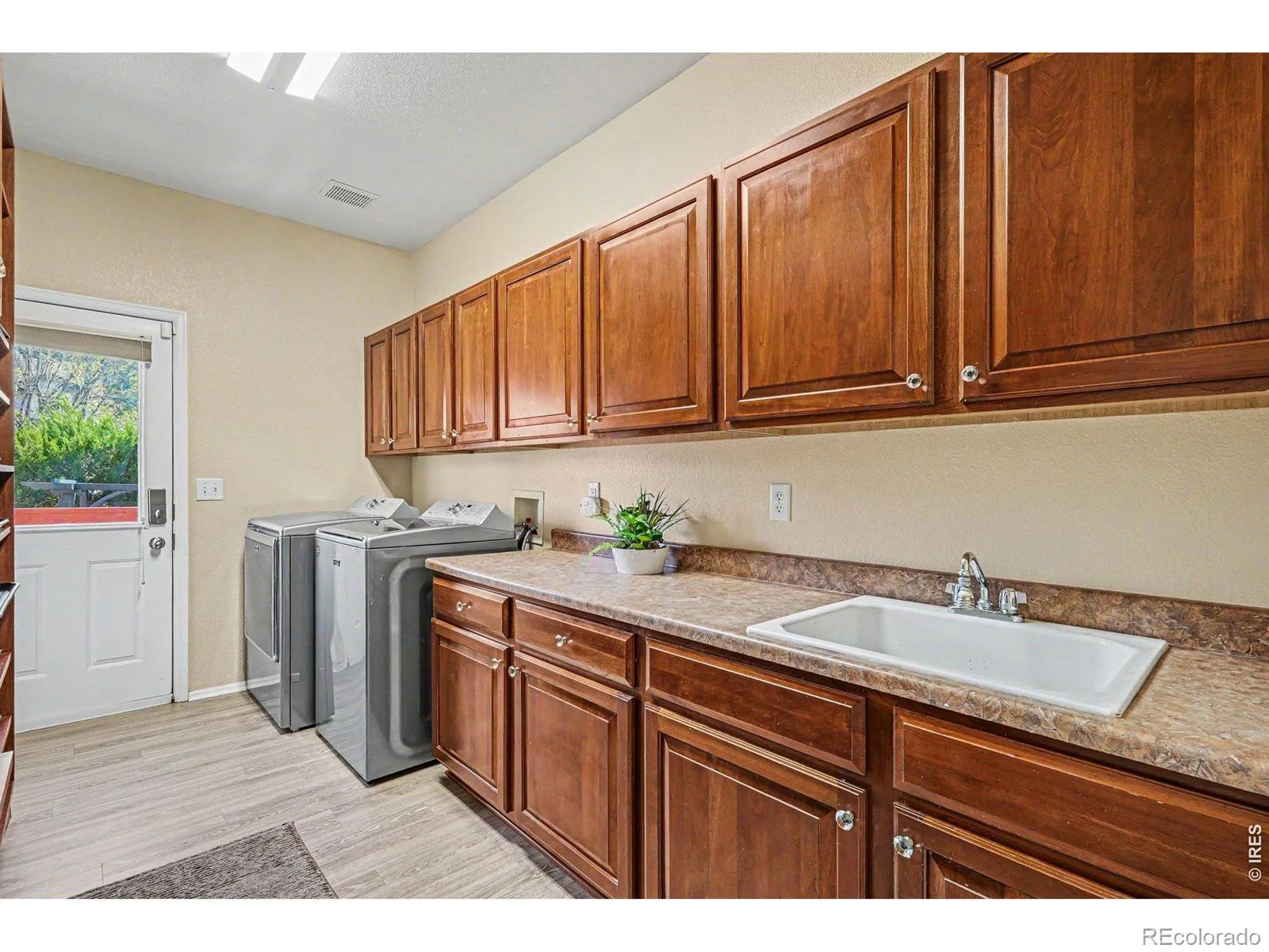 9690 S Dover Way Littleton CO 80127 | MLS #RECIR1067189 08252026211641 1600 23
