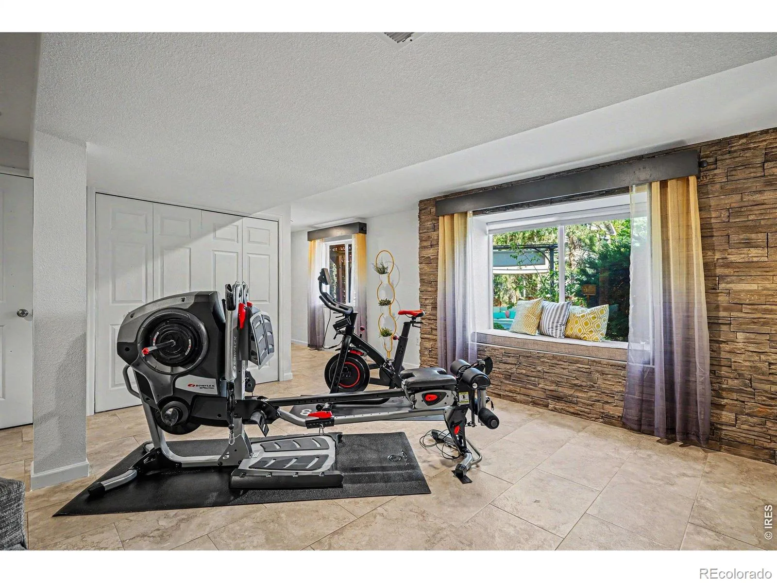 9690 S Dover Way Littleton CO 80127 | MLS #RECIR1067189 08252026211641 1600 34