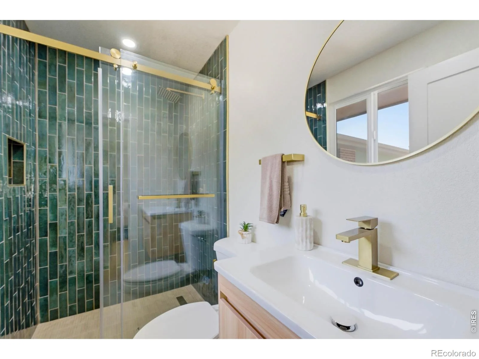 2126 S Yarrow Street Lakewood CO 80227 | MLS #RECIR1067205 08252026215218 1600 16