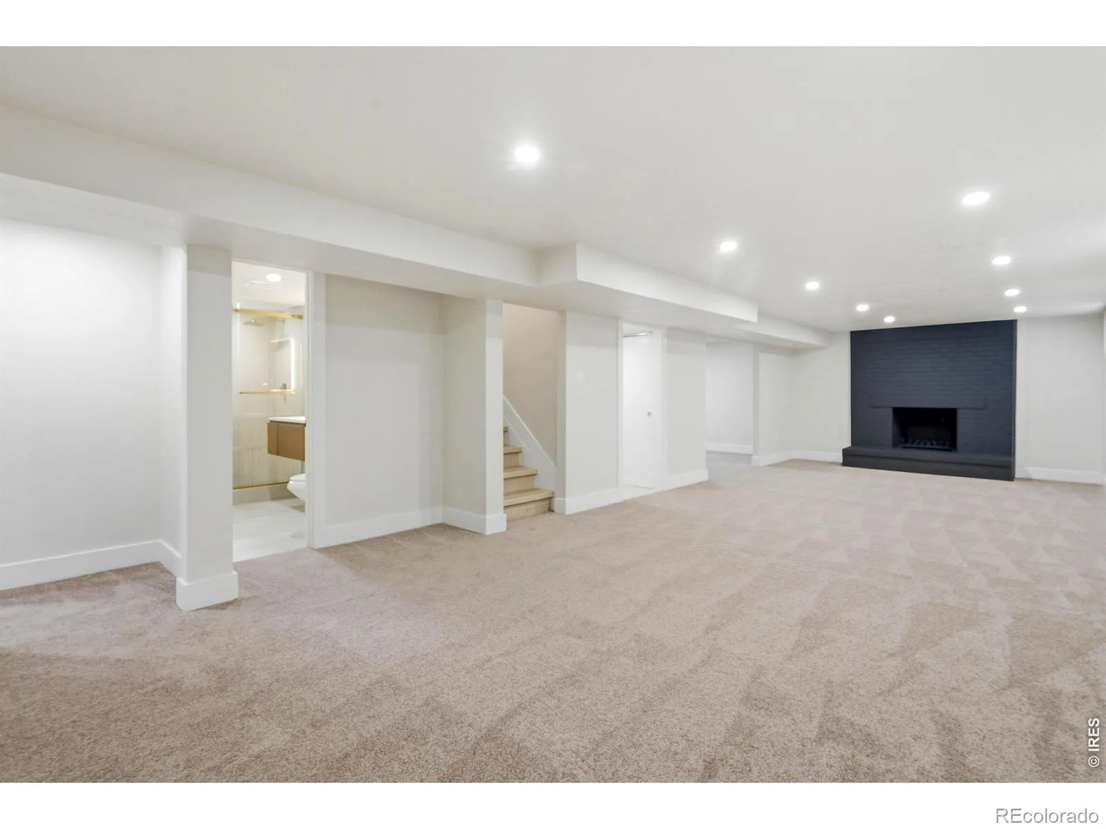 2126 S Yarrow Street Lakewood CO 80227 | MLS #RECIR1067205 08252026215218 1600 24