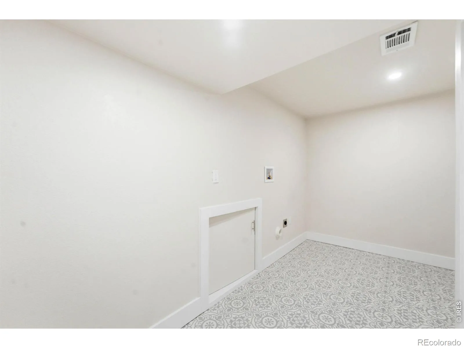 2126 S Yarrow Street Lakewood CO 80227 | MLS #RECIR1067205 08252026215218 1600 27