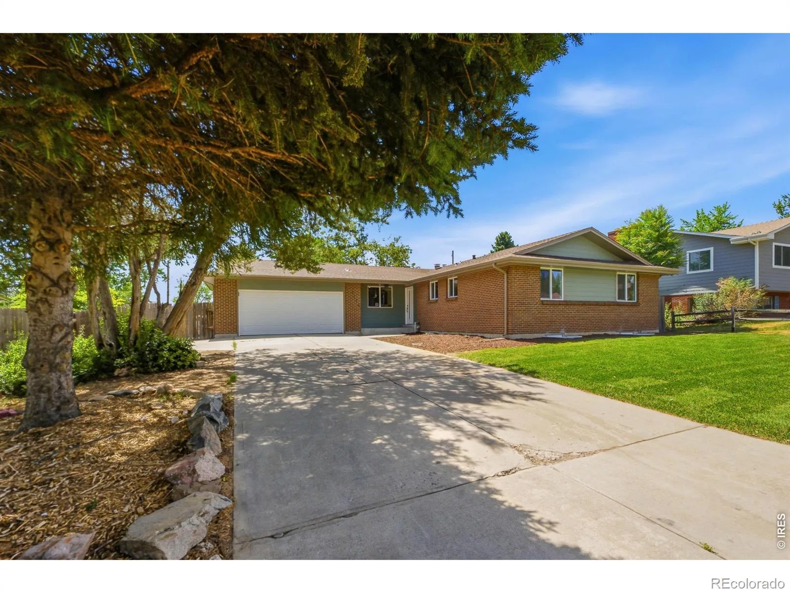 2126 S Yarrow Street Lakewood CO 80227 | MLS #RECIR1067205 08252026215218 1600 30