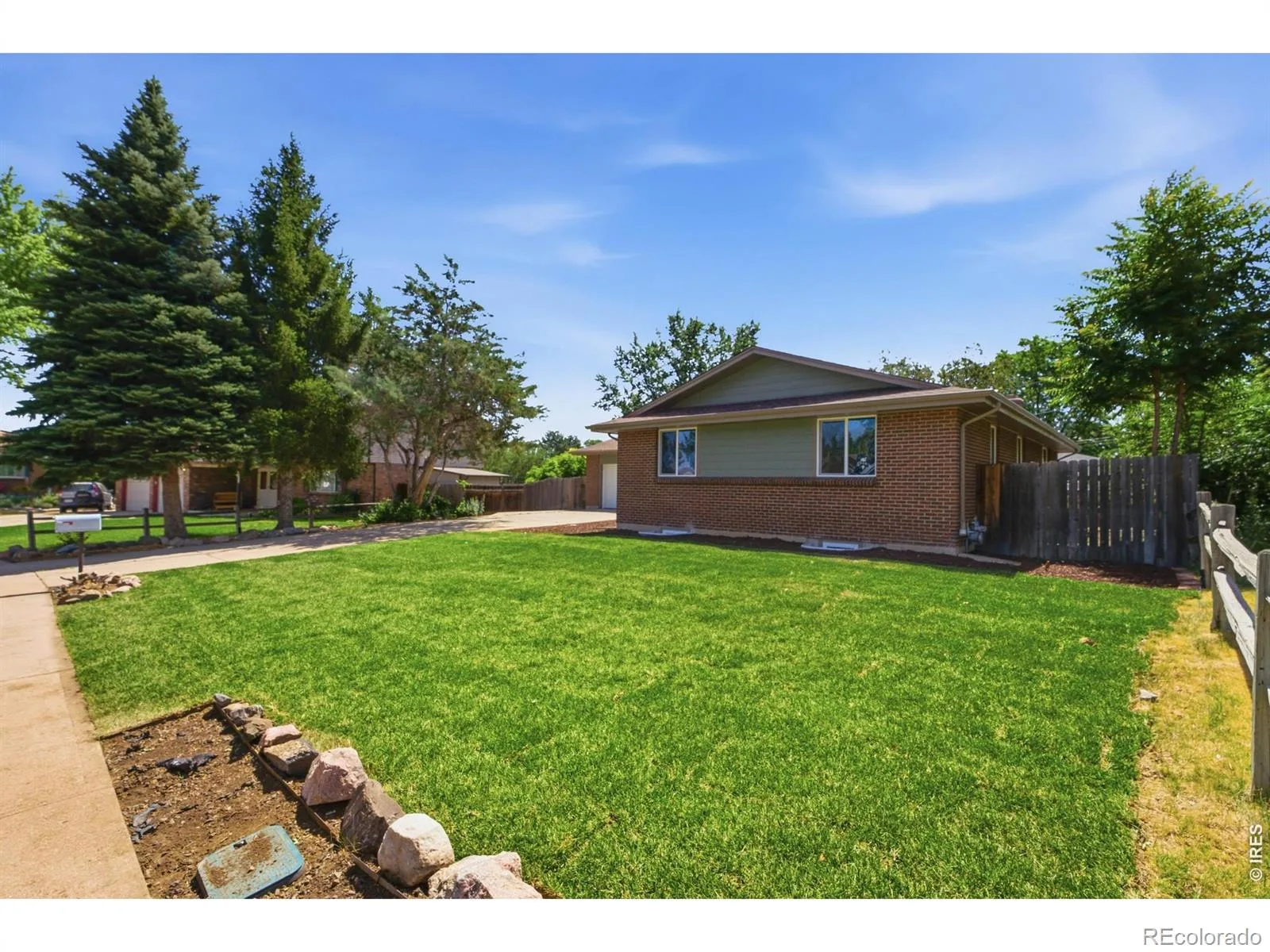 2126 S Yarrow Street Lakewood CO 80227 | MLS #RECIR1067205 08252026215218 1600 31