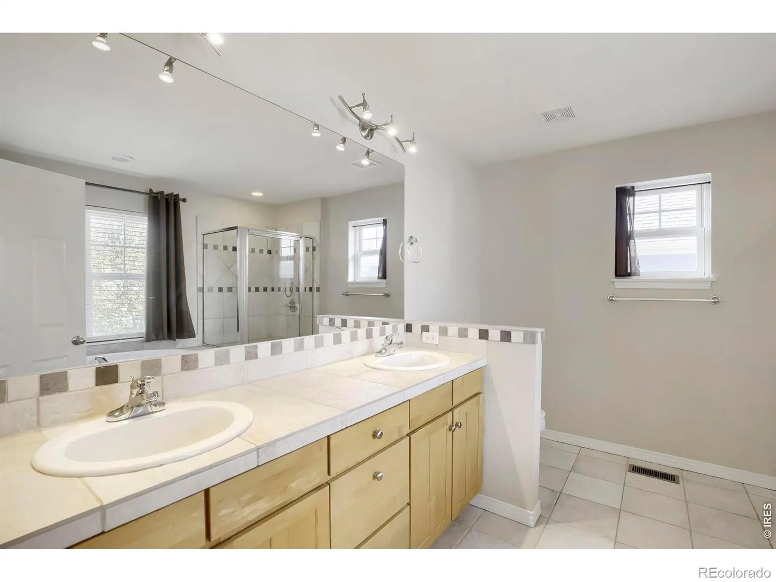 305 River View Court Longmont CO 80501 | MLS #RECIR1067210 08252026215230 1600 14