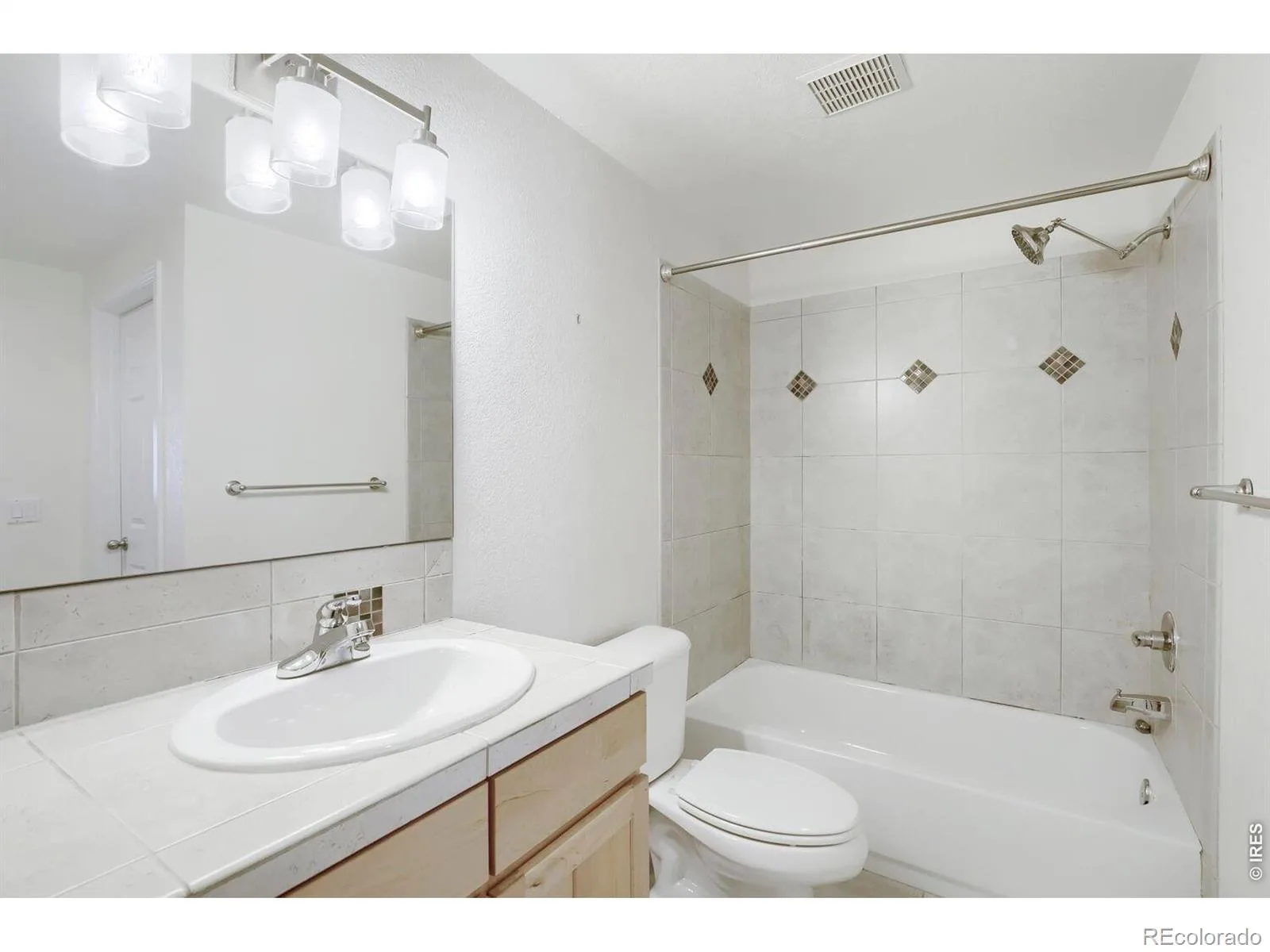 305 River View Court Longmont CO 80501 | MLS #RECIR1067210 08252026215230 1600 23