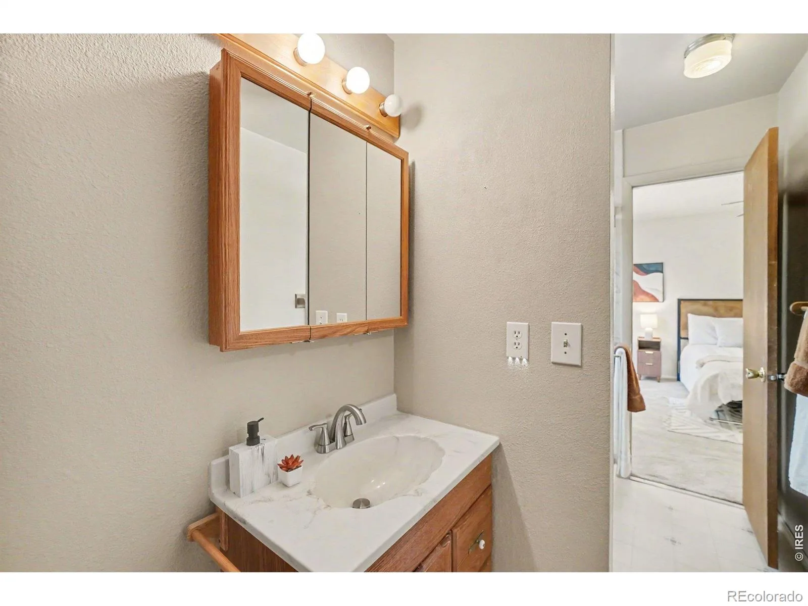 3233 S Holland Way Lakewood CO 80227 | MLS #RECIR1067211 08272026213214 1600 11