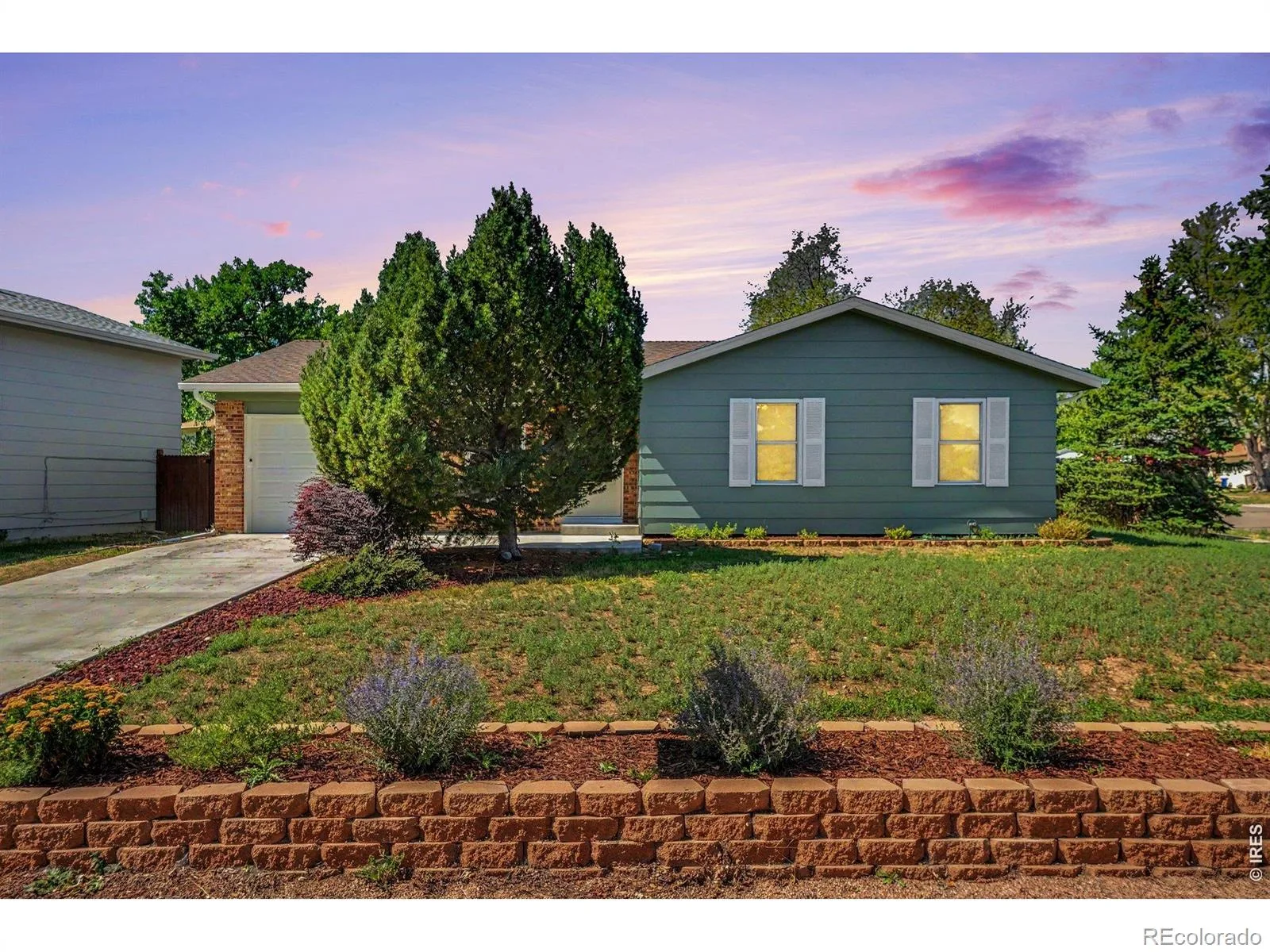 3233 S Holland Way Lakewood CO 80227 | MLS #RECIR1067211 08272026213214 1600 21