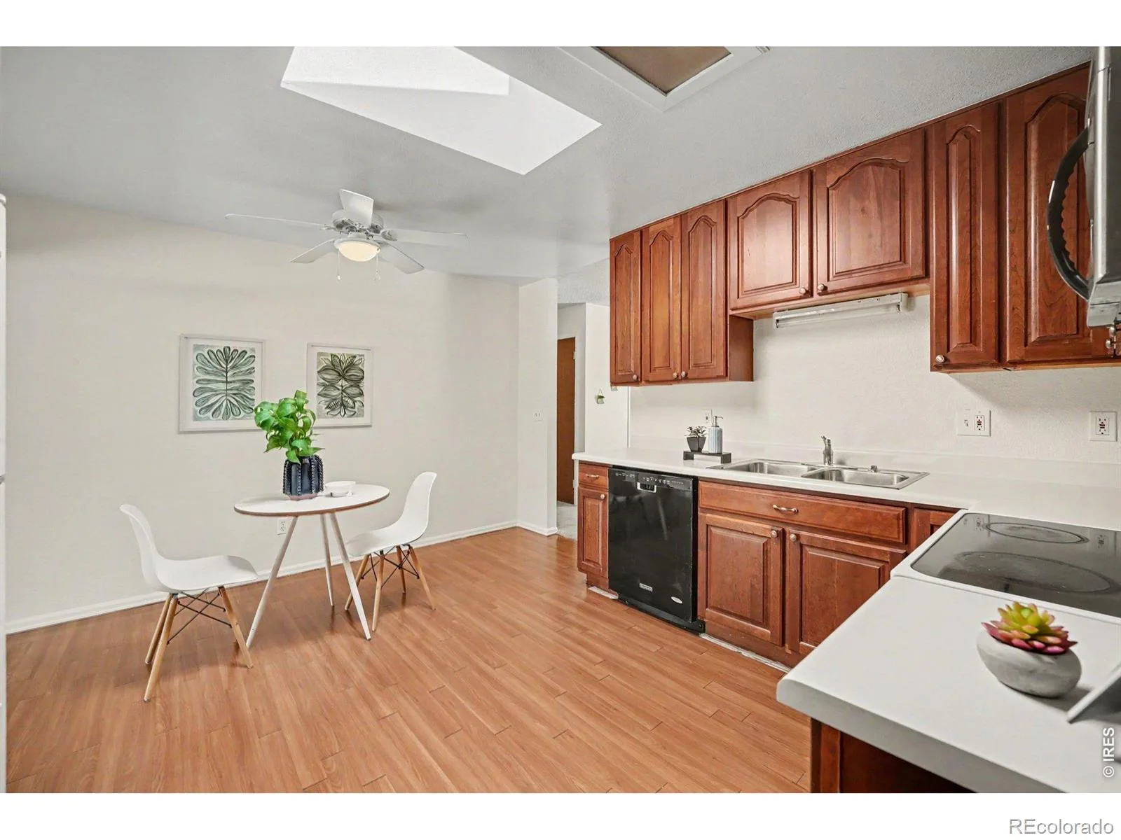 3233 S Holland Way Lakewood CO 80227 | MLS #RECIR1067211 08272026213214 1600 4