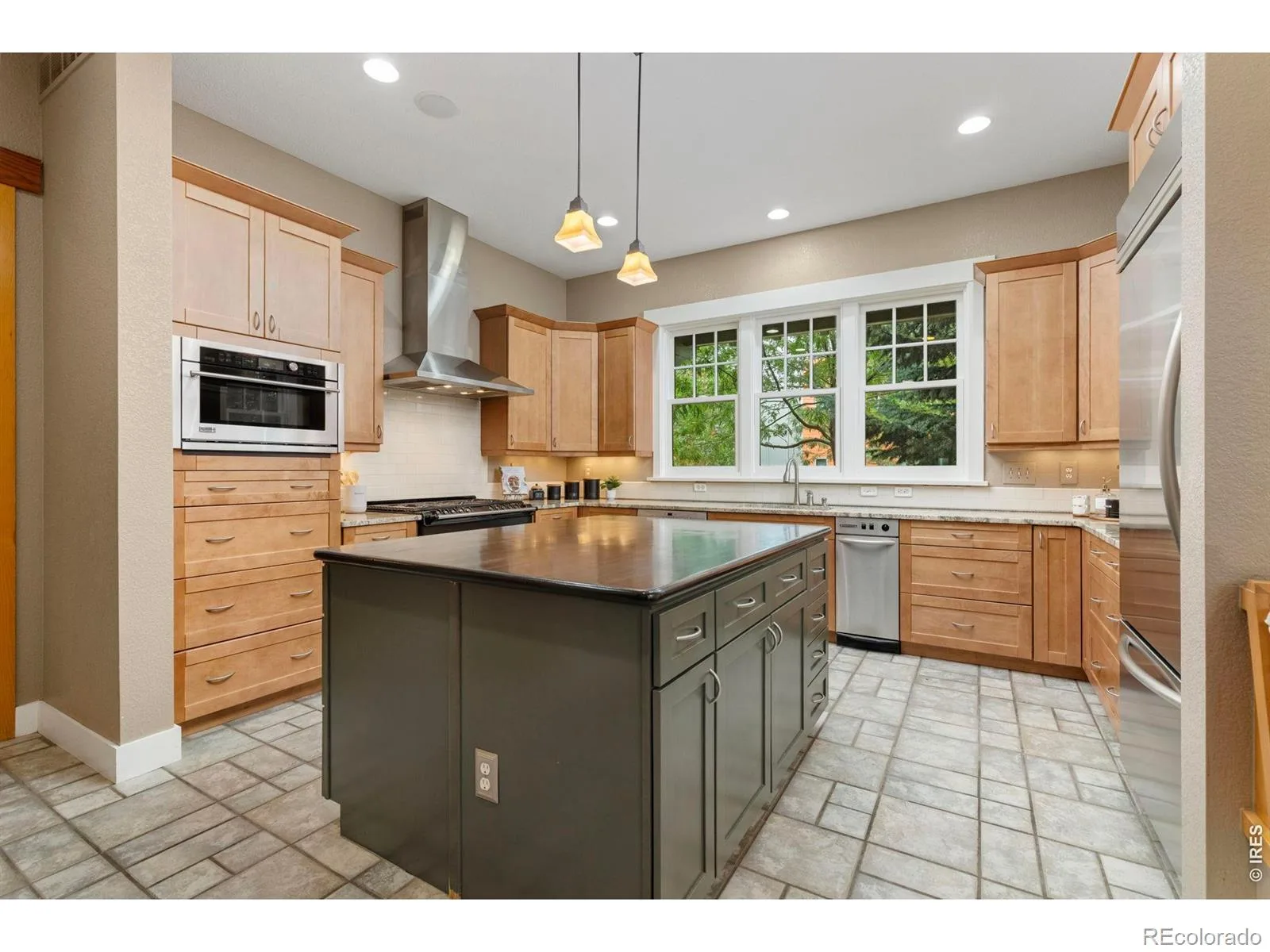 818 Confidence Drive Longmont CO 80504 | MLS #RECIR1067297 08272026004616 1600 10