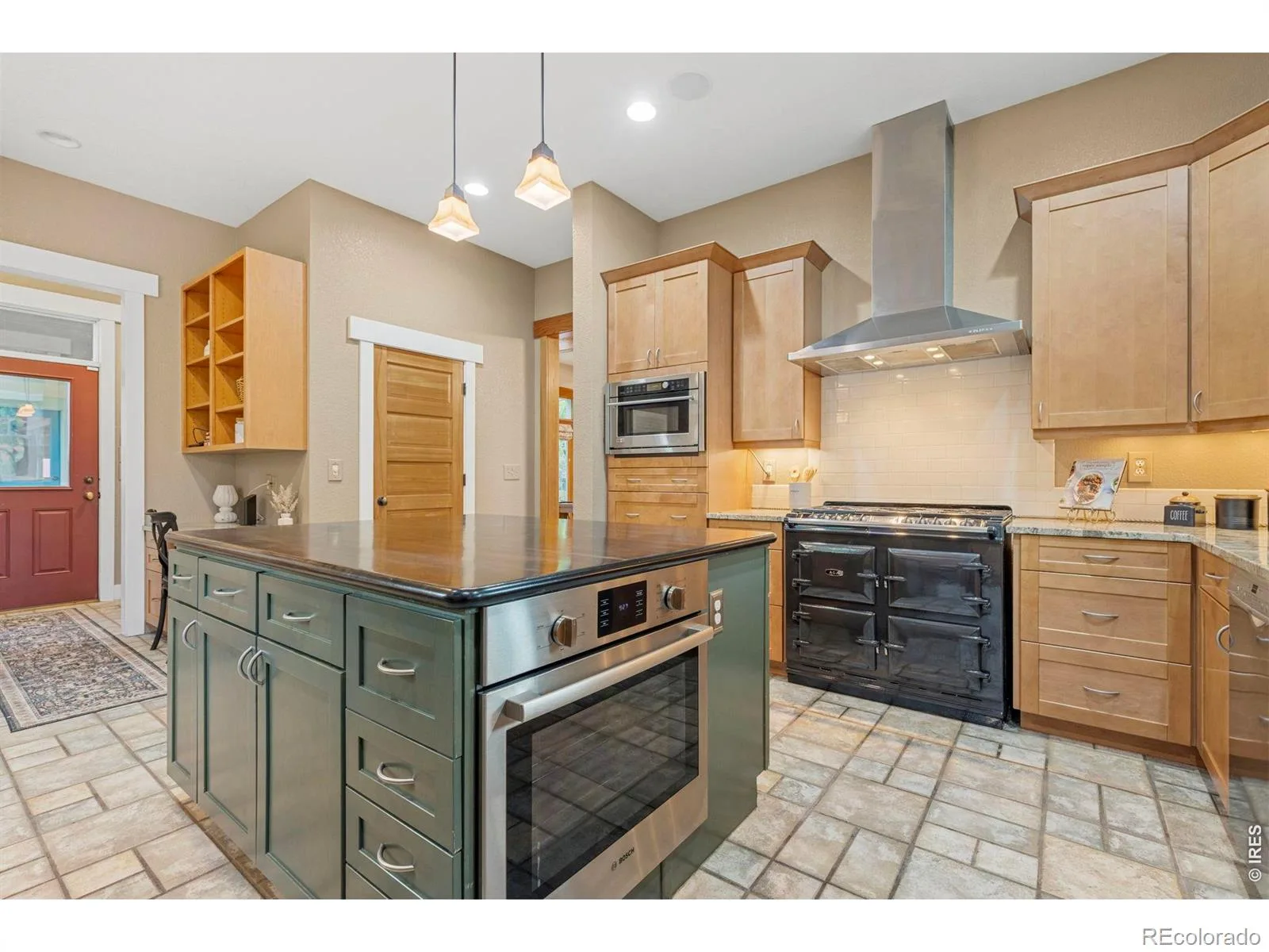 818 Confidence Drive Longmont CO 80504 | MLS #RECIR1067297 08272026004616 1600 11