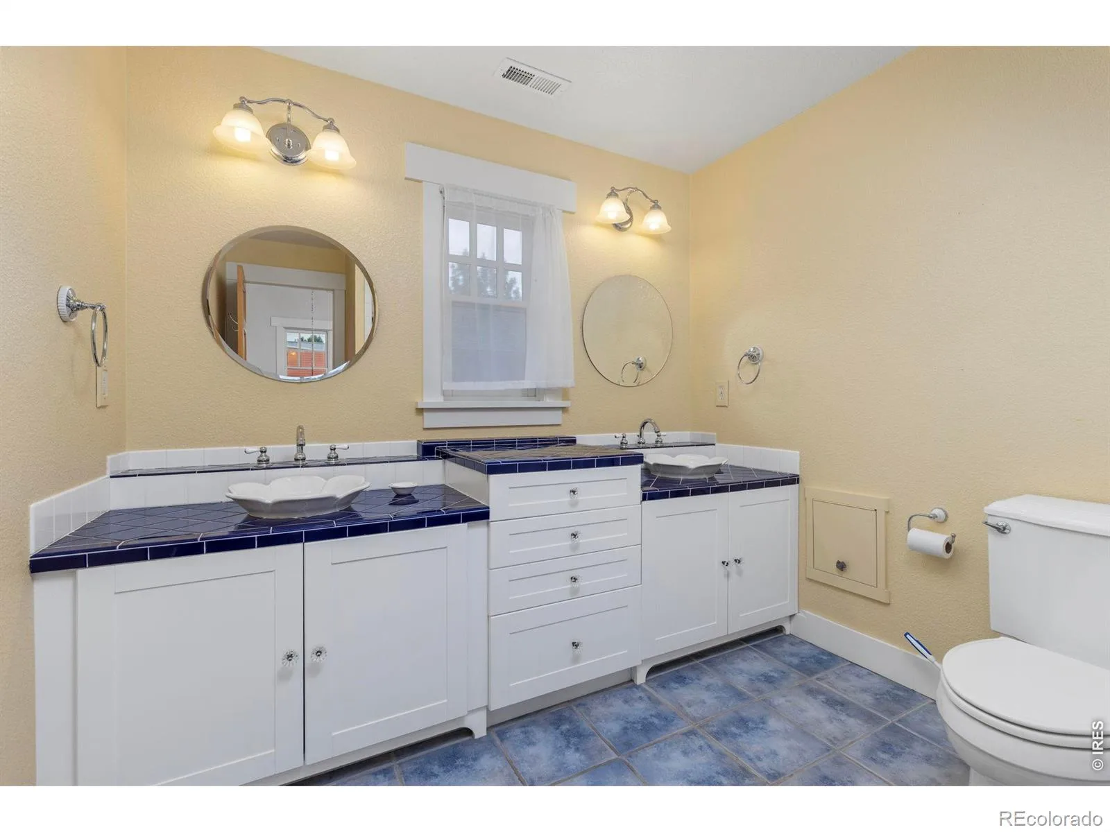 818 Confidence Drive Longmont CO 80504 | MLS #RECIR1067297 08272026004616 1600 26