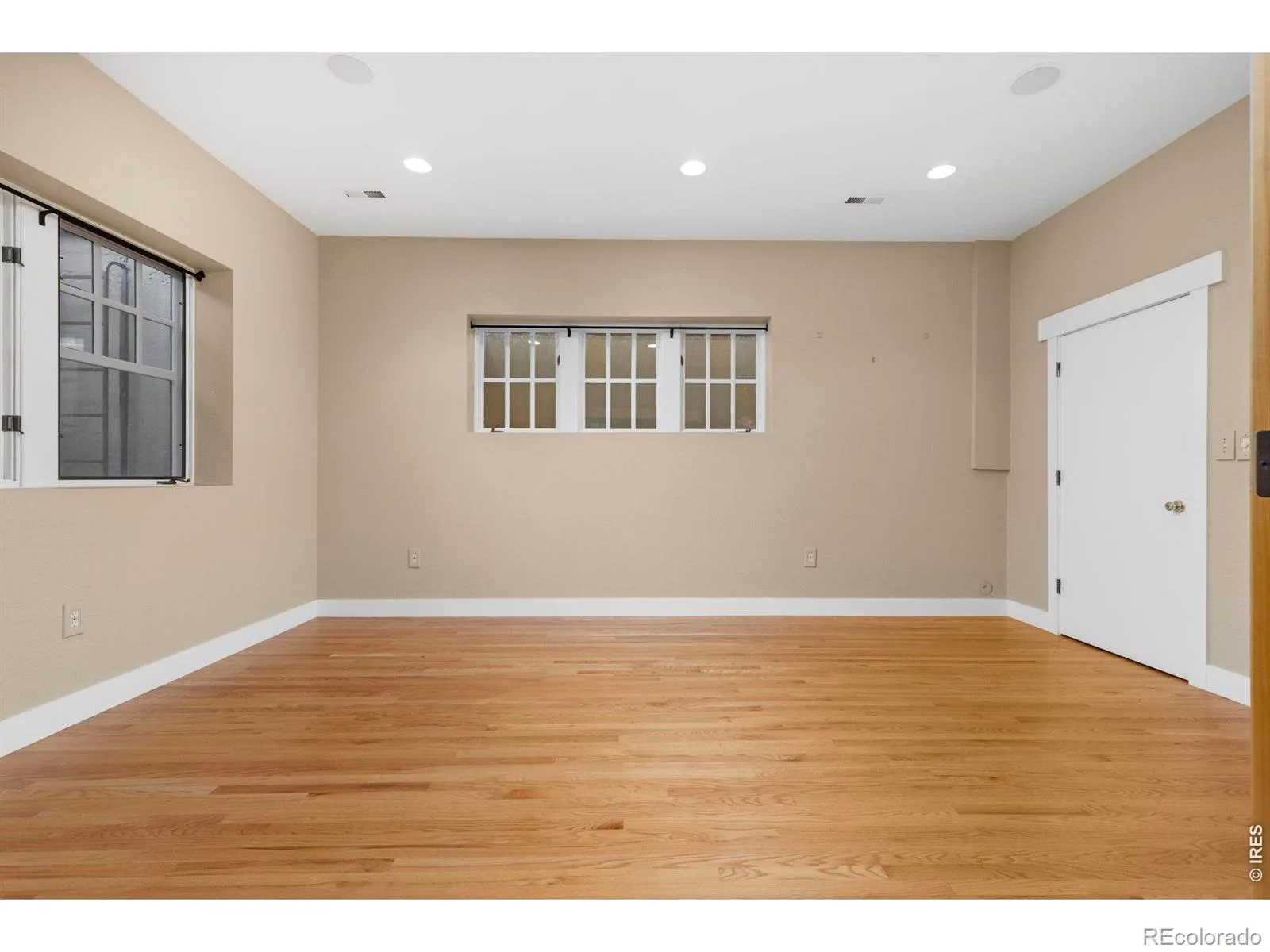 818 Confidence Drive Longmont CO 80504 | MLS #RECIR1067297 08272026004616 1600 35