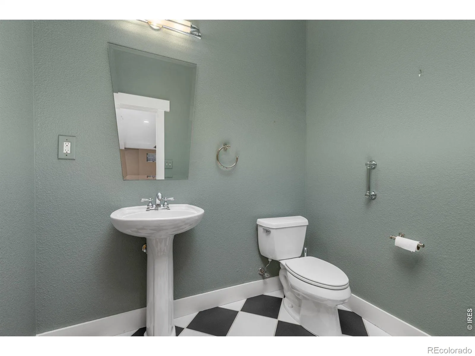 818 Confidence Drive Longmont CO 80504 | MLS #RECIR1067297 08272026004616 1600 36