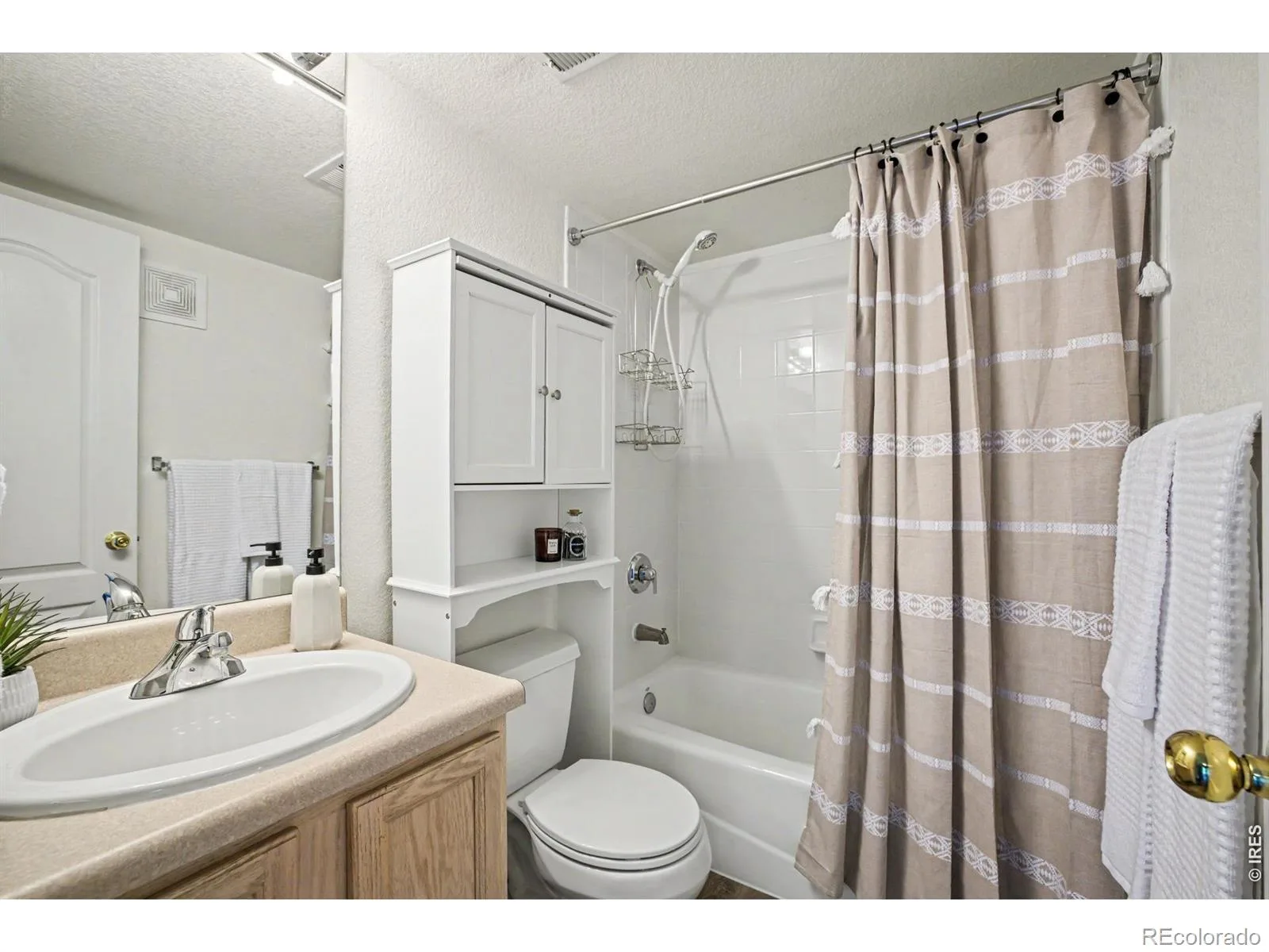 1629 S Deframe Street #B8 Lakewood CO 80228 | MLS #RECIR1067531 08292026145315 1600 31