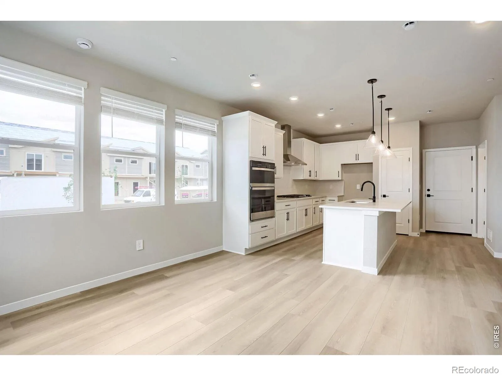 2841 Bear Springs Circle Longmont CO 80503 | MLS #RECIR1067573 08302026213539 1600 32