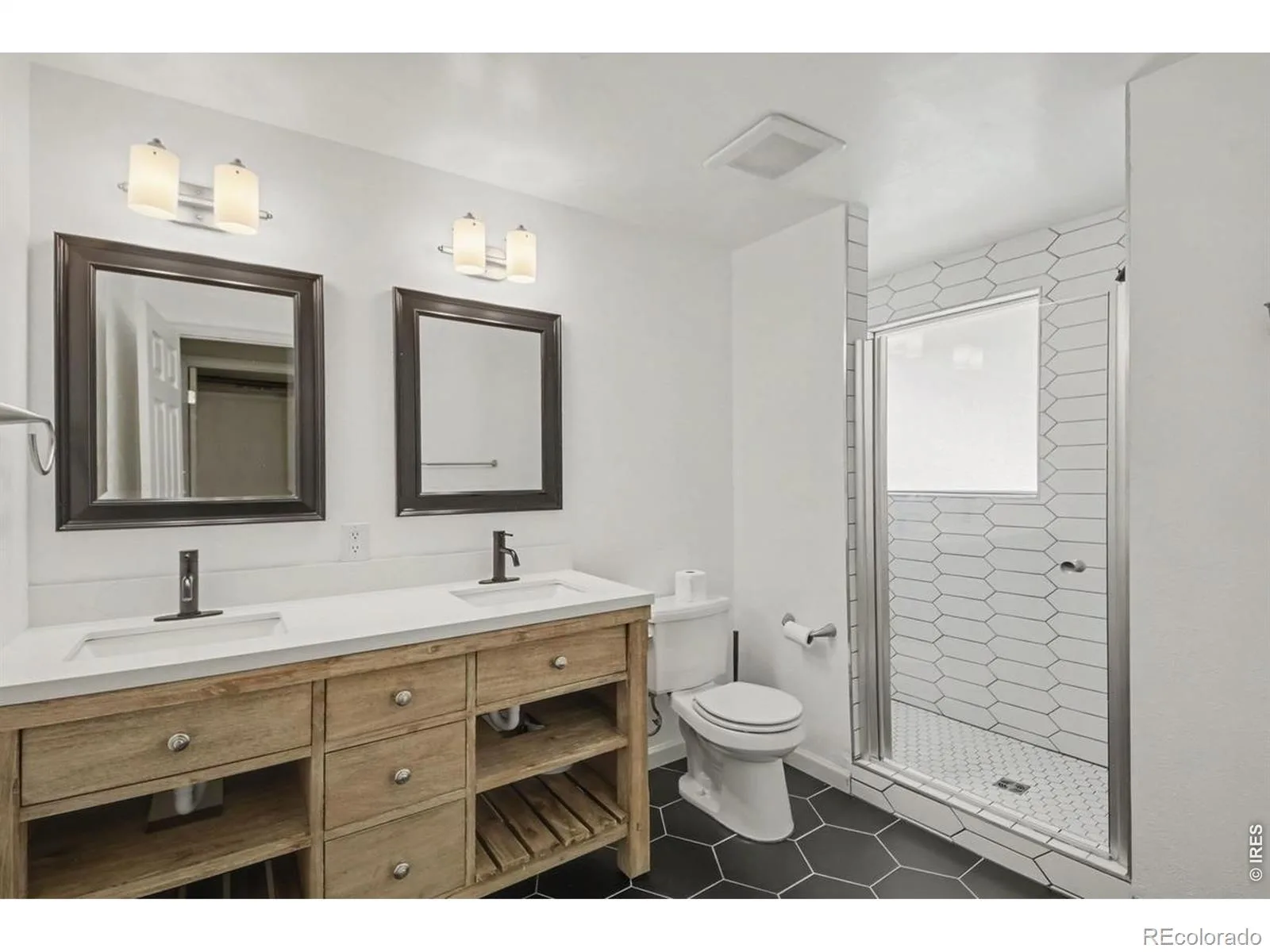 700 S Arbutus Street Lakewood CO 80228 | MLS #RECIR1068498 09232026092431 1600 10