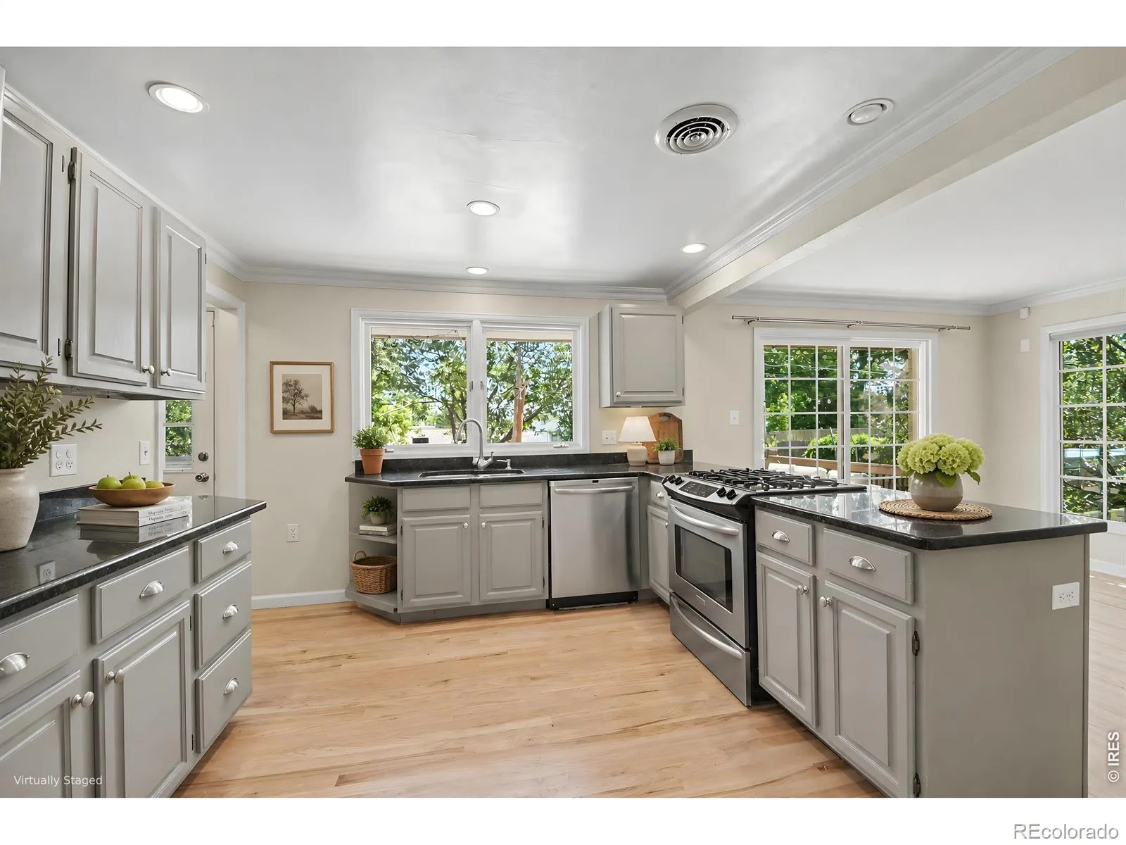 700 S Arbutus Street Lakewood CO 80228 | MLS #RECIR1068498 09232026092431 1600 18