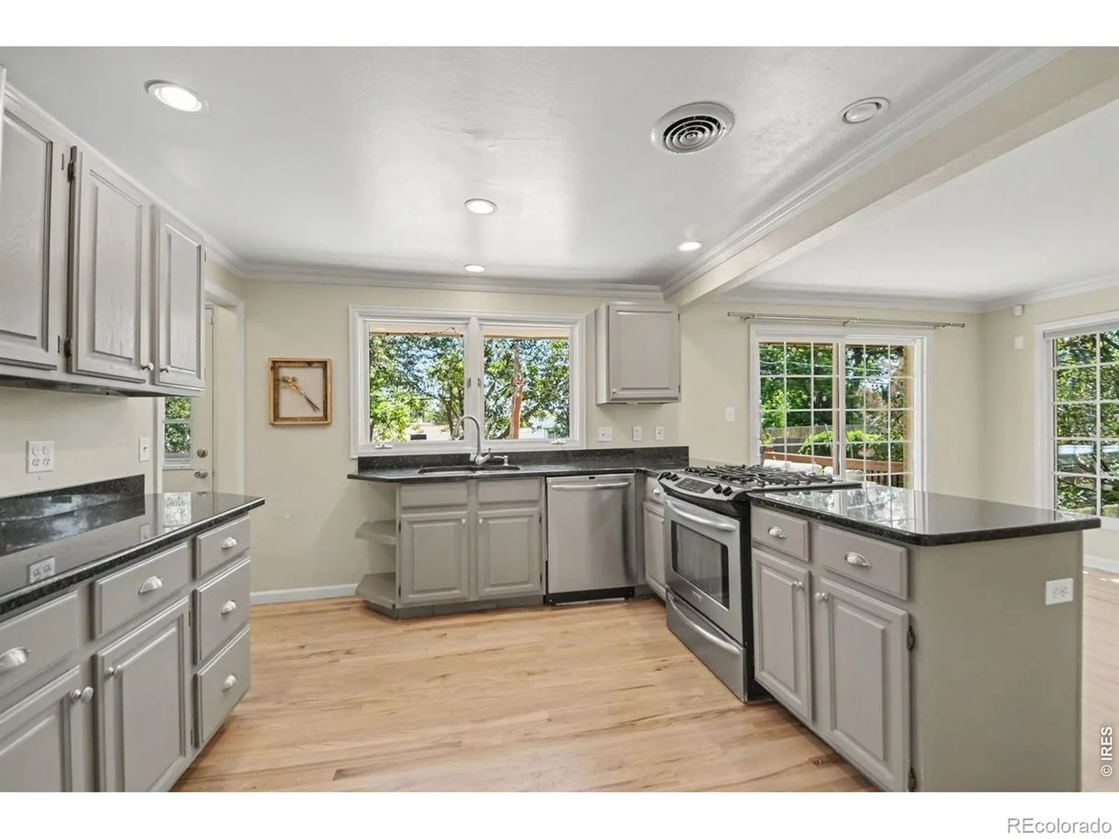 700 S Arbutus Street Lakewood CO 80228 | MLS #RECIR1068498 09232026092431 1600 23