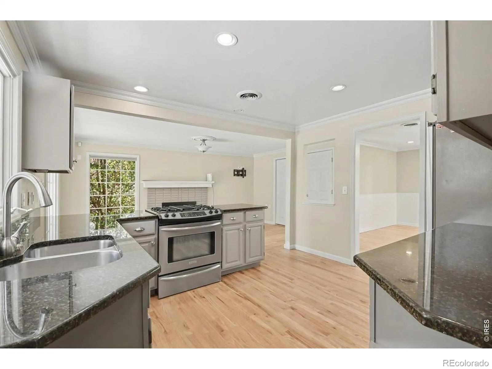 700 S Arbutus Street Lakewood CO 80228 | MLS #RECIR1068498 09232026092431 1600 24