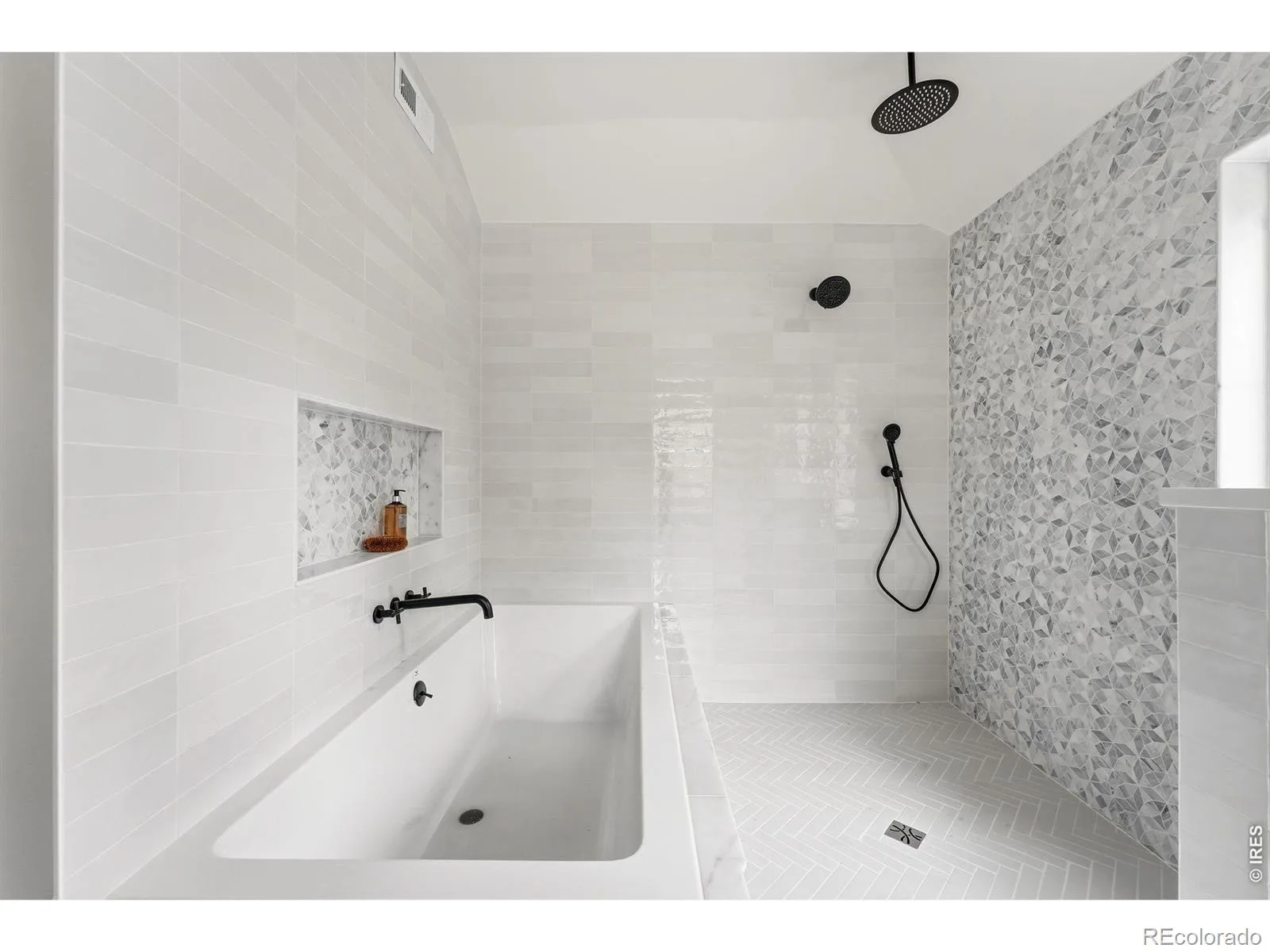 680 Albion Street Denver CO 80220 | MLS #RECIR1069709 10012026014321 1600 23