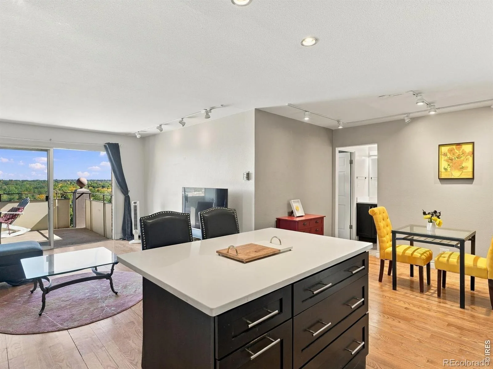 10122026001513 1600 8